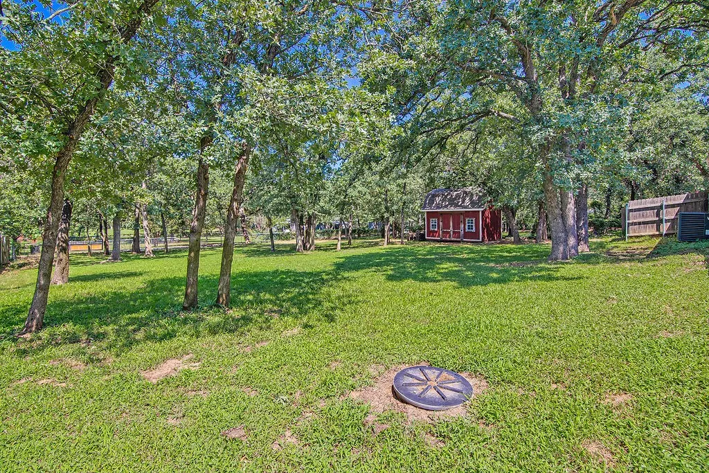 Single Family Residence For Sale in Johnson County , 613 Forest Edge Street, Burleson, Texas 76028, 3 Bedroom, 3 Bathroom, 2 Garage spaces, 1,993 Sqft, built in 1996, mls#21337149, Real Estate Agent in Burleson, Homes For Sale in Johnson county, Homes For Sale in Burleson, Realtor in Burleson Texas, Real Estate Brokerage Independent Realty Texas, Luminita Cordes Realtor