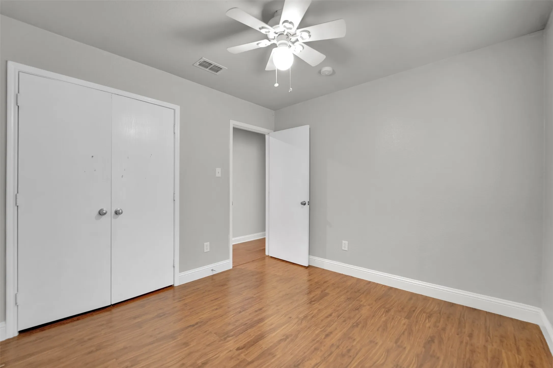 Single Family Residence For Sale in Tarrant County , 5205 Mirror Lake Drive, Haltom City, Texas 76117, 3 Bedroom, 2 Bathroom, 2 Garage spaces, 1,676 Sqft, built in 2008, mls#21338410, Real Estate Agent in Haltom City, Homes For Sale in Tarrant county, Homes For Sale in Haltom City, Realtor in Haltom City Texas, Real Estate Brokerage Independent Realty Texas, Luminita Cordes Realtor