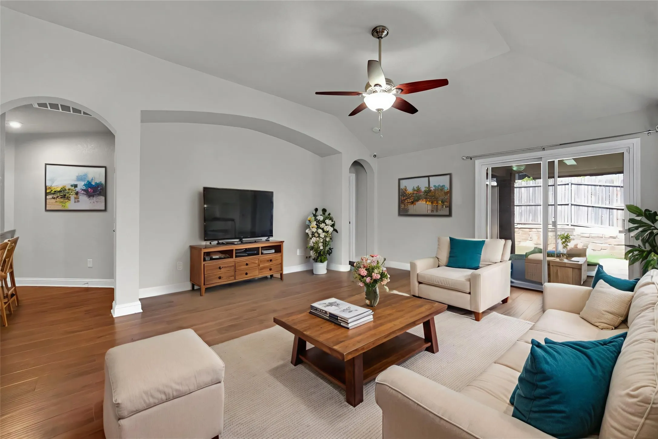 Single Family Residence For Sale in Tarrant County , 5205 Mirror Lake Drive, Haltom City, Texas 76117, 3 Bedroom, 2 Bathroom, 2 Garage spaces, 1,676 Sqft, built in 2008, mls#21338410, Real Estate Agent in Haltom City, Homes For Sale in Tarrant county, Homes For Sale in Haltom City, Realtor in Haltom City Texas, Real Estate Brokerage Independent Realty Texas, Luminita Cordes Realtor