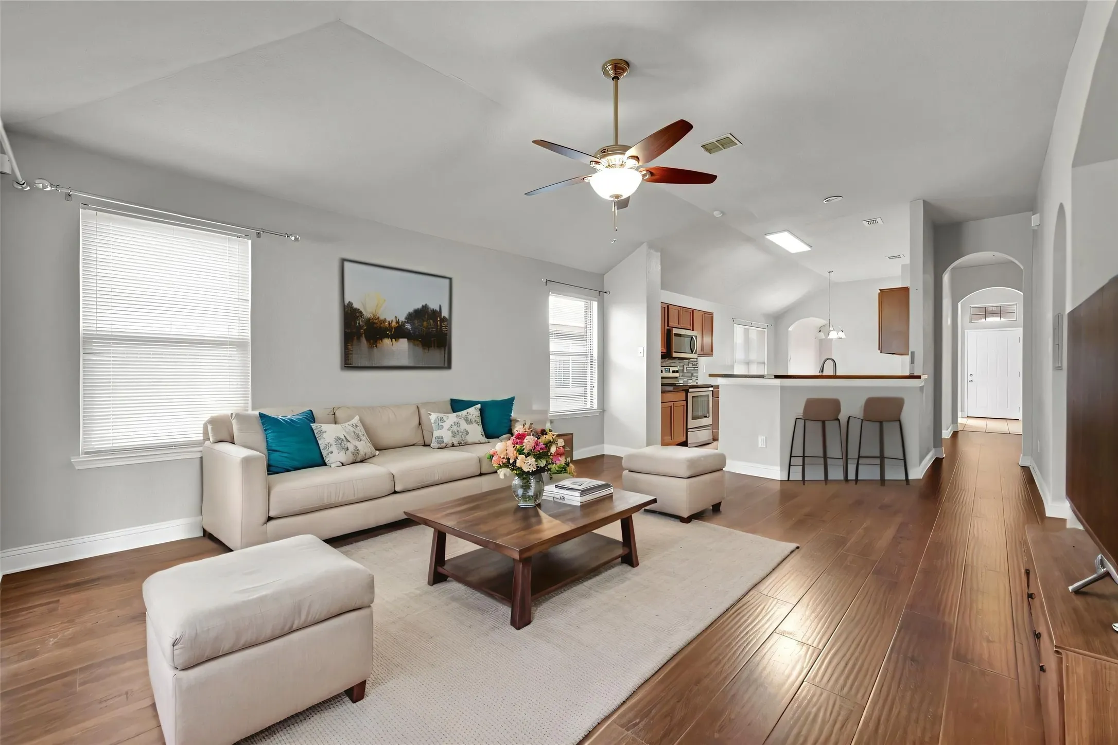 Single Family Residence For Sale in Tarrant County , 5205 Mirror Lake Drive, Haltom City, Texas 76117, 3 Bedroom, 2 Bathroom, 2 Garage spaces, 1,676 Sqft, built in 2008, mls#21338410, Real Estate Agent in Haltom City, Homes For Sale in Tarrant county, Homes For Sale in Haltom City, Realtor in Haltom City Texas, Real Estate Brokerage Independent Realty Texas, Luminita Cordes Realtor