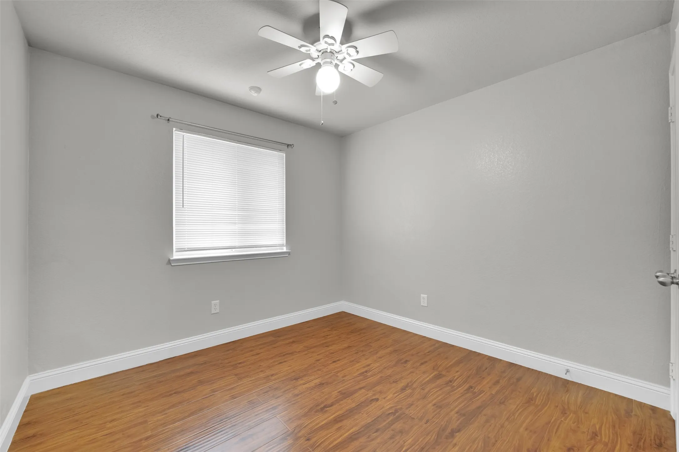 Single Family Residence For Sale in Tarrant County , 5205 Mirror Lake Drive, Haltom City, Texas 76117, 3 Bedroom, 2 Bathroom, 2 Garage spaces, 1,676 Sqft, built in 2008, mls#21338410, Real Estate Agent in Haltom City, Homes For Sale in Tarrant county, Homes For Sale in Haltom City, Realtor in Haltom City Texas, Real Estate Brokerage Independent Realty Texas, Luminita Cordes Realtor