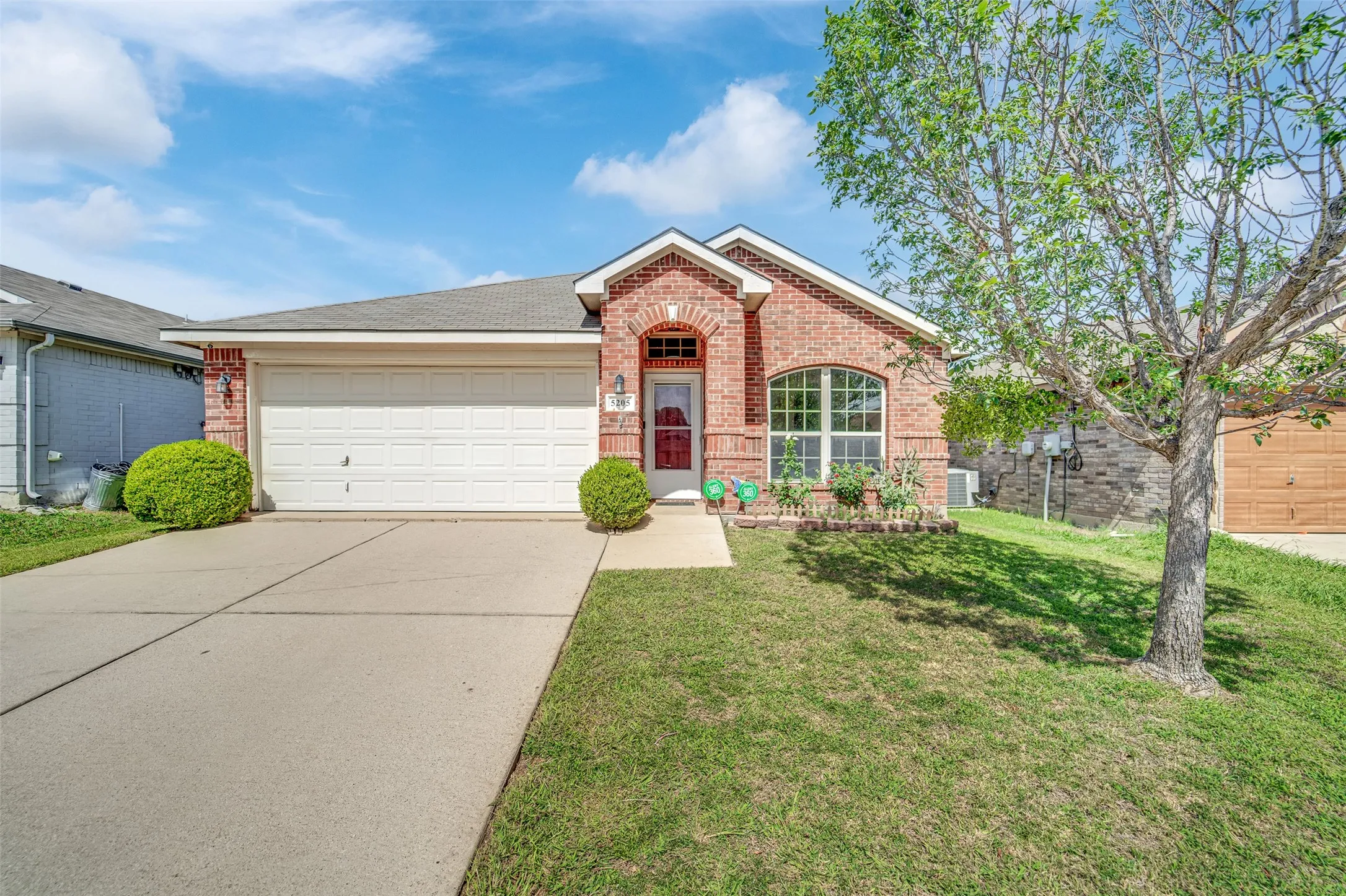 Single Family Residence For Sale in Tarrant County , 5205 Mirror Lake Drive, Haltom City, Texas 76117, 3 Bedroom, 2 Bathroom, 2 Garage spaces, 1,676 Sqft, built in 2008, mls#21338410, Real Estate Agent in Haltom City, Homes For Sale in Tarrant county, Homes For Sale in Haltom City, Realtor in Haltom City Texas, Real Estate Brokerage Independent Realty Texas, Luminita Cordes Realtor