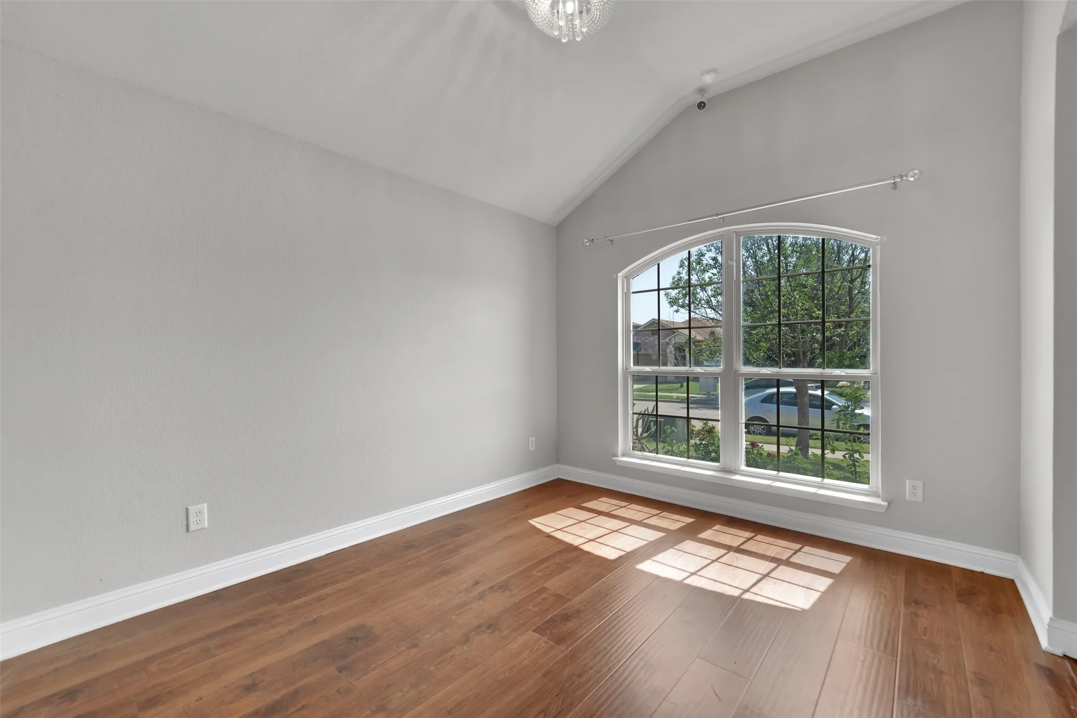 Single Family Residence For Sale in Tarrant County , 5205 Mirror Lake Drive, Haltom City, Texas 76117, 3 Bedroom, 2 Bathroom, 2 Garage spaces, 1,676 Sqft, built in 2008, mls#21338410, Real Estate Agent in Haltom City, Homes For Sale in Tarrant county, Homes For Sale in Haltom City, Realtor in Haltom City Texas, Real Estate Brokerage Independent Realty Texas, Luminita Cordes Realtor
