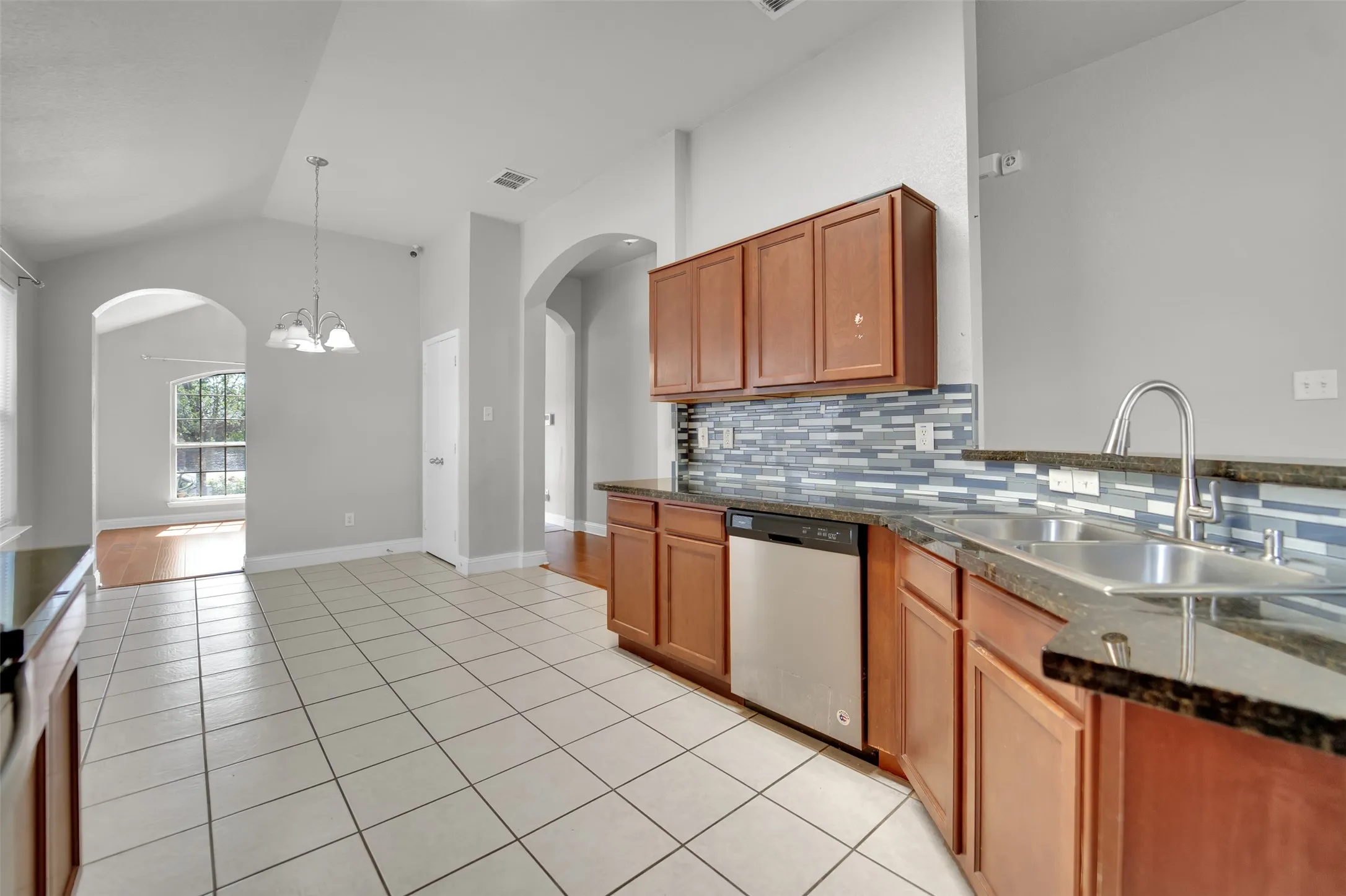 Single Family Residence For Sale in Tarrant County , 5205 Mirror Lake Drive, Haltom City, Texas 76117, 3 Bedroom, 2 Bathroom, 2 Garage spaces, 1,676 Sqft, built in 2008, mls#21338410, Real Estate Agent in Haltom City, Homes For Sale in Tarrant county, Homes For Sale in Haltom City, Realtor in Haltom City Texas, Real Estate Brokerage Independent Realty Texas, Luminita Cordes Realtor