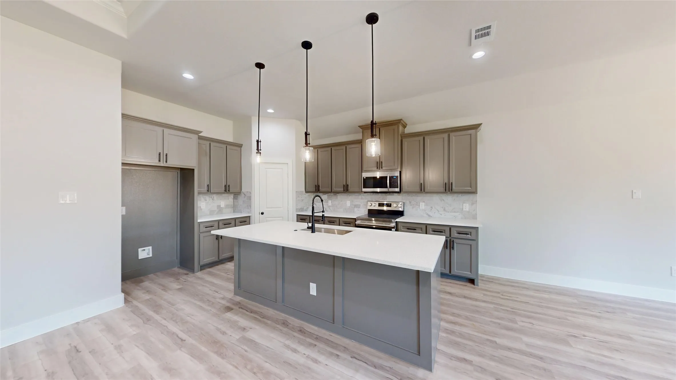 Single Family Residence For Sale in Tarrant County , 2825 S Grove Street, Fort Worth, Texas 76104, 4 Bedroom, 3 Bathroom, 2 Garage spaces, 1,976 Sqft, built in 2026, mls#21338362, Real Estate Agent in Fort Worth, Homes For Sale in Tarrant county, Homes For Sale in Fort Worth, Realtor in Fort Worth Texas, Real Estate Brokerage Independent Realty Texas, Luminita Cordes Realtor