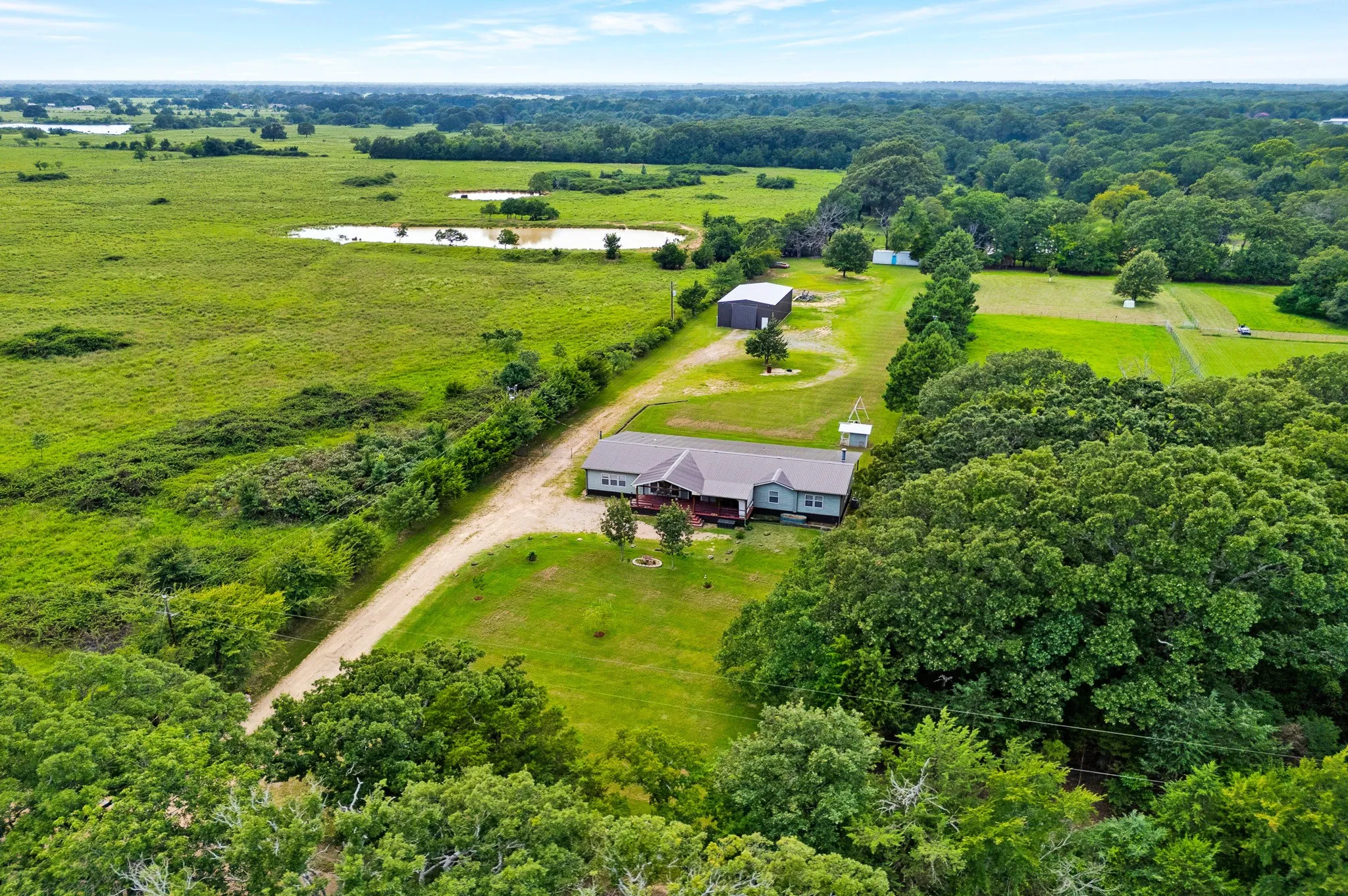 Mobile Home For Sale in Fannin County , 923 County Road 2415, Honey Grove, Texas 75446, 4 Bedroom, 2 Bathroom, 4 Garage spaces, 2,560 Sqft, built in 2004, mls#21338215, Real Estate Agent in Honey Grove, Homes For Sale in Fannin county, Homes For Sale in Honey Grove, Realtor in Honey Grove Texas, Real Estate Brokerage Independent Realty Texas, Luminita Cordes Realtor