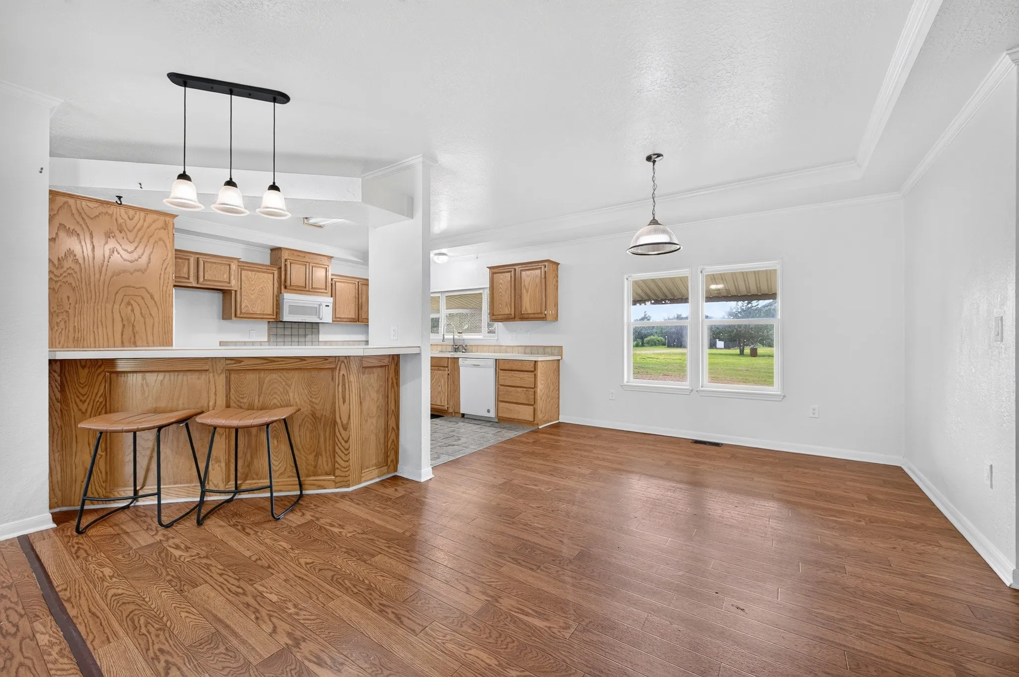 Mobile Home For Sale in Fannin County , 923 County Road 2415, Honey Grove, Texas 75446, 4 Bedroom, 2 Bathroom, 4 Garage spaces, 2,560 Sqft, built in 2004, mls#21338215, Real Estate Agent in Honey Grove, Homes For Sale in Fannin county, Homes For Sale in Honey Grove, Realtor in Honey Grove Texas, Real Estate Brokerage Independent Realty Texas, Luminita Cordes Realtor