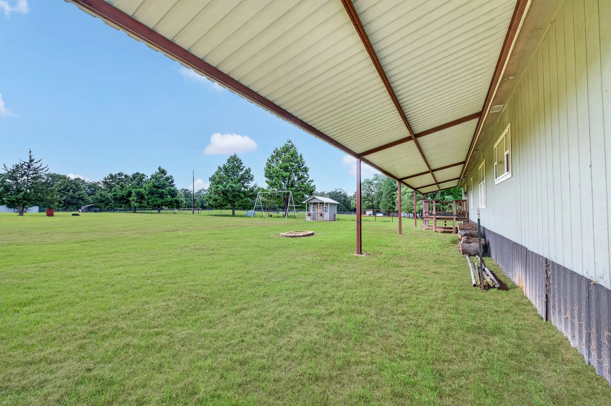 Mobile Home For Sale in Fannin County , 923 County Road 2415, Honey Grove, Texas 75446, 4 Bedroom, 2 Bathroom, 4 Garage spaces, 2,560 Sqft, built in 2004, mls#21338215, Real Estate Agent in Honey Grove, Homes For Sale in Fannin county, Homes For Sale in Honey Grove, Realtor in Honey Grove Texas, Real Estate Brokerage Independent Realty Texas, Luminita Cordes Realtor