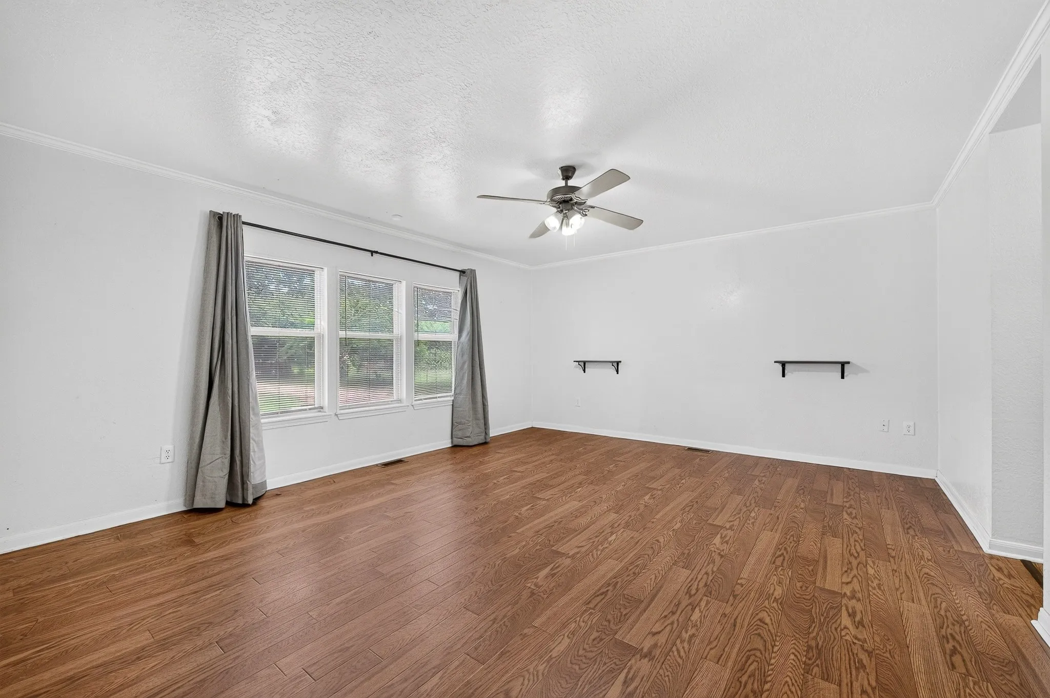 Mobile Home For Sale in Fannin County , 923 County Road 2415, Honey Grove, Texas 75446, 4 Bedroom, 2 Bathroom, 4 Garage spaces, 2,560 Sqft, built in 2004, mls#21338215, Real Estate Agent in Honey Grove, Homes For Sale in Fannin county, Homes For Sale in Honey Grove, Realtor in Honey Grove Texas, Real Estate Brokerage Independent Realty Texas, Luminita Cordes Realtor