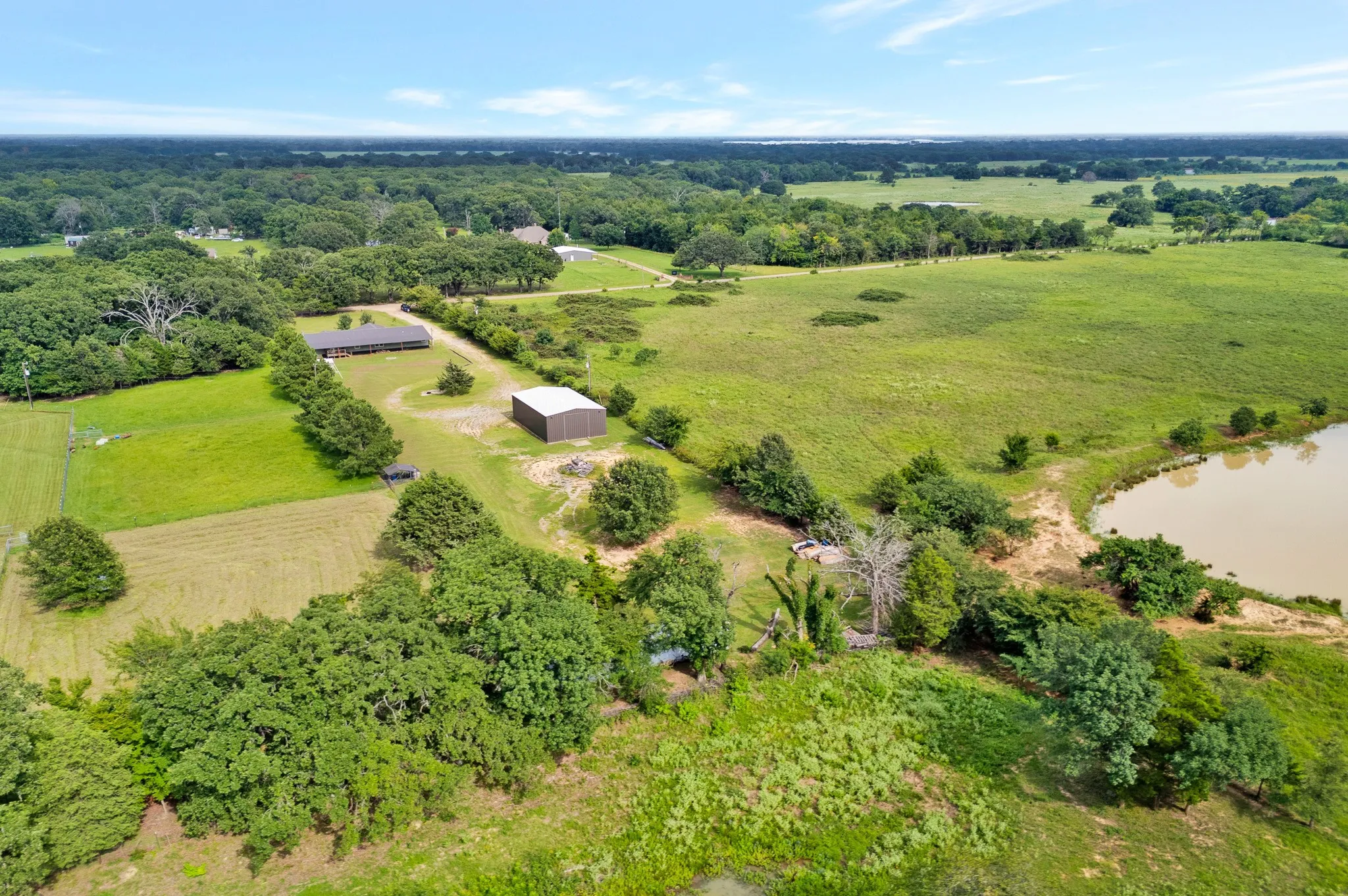 Mobile Home For Sale in Fannin County , 923 County Road 2415, Honey Grove, Texas 75446, 4 Bedroom, 2 Bathroom, 4 Garage spaces, 2,560 Sqft, built in 2004, mls#21338215, Real Estate Agent in Honey Grove, Homes For Sale in Fannin county, Homes For Sale in Honey Grove, Realtor in Honey Grove Texas, Real Estate Brokerage Independent Realty Texas, Luminita Cordes Realtor