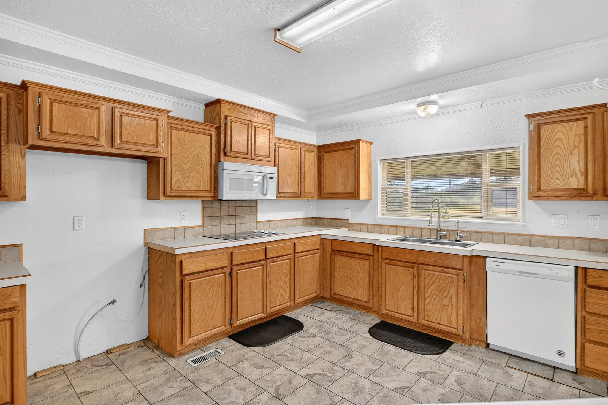 Mobile Home For Sale in Fannin County , 923 County Road 2415, Honey Grove, Texas 75446, 4 Bedroom, 2 Bathroom, 4 Garage spaces, 2,560 Sqft, built in 2004, mls#21338215, Real Estate Agent in Honey Grove, Homes For Sale in Fannin county, Homes For Sale in Honey Grove, Realtor in Honey Grove Texas, Real Estate Brokerage Independent Realty Texas, Luminita Cordes Realtor