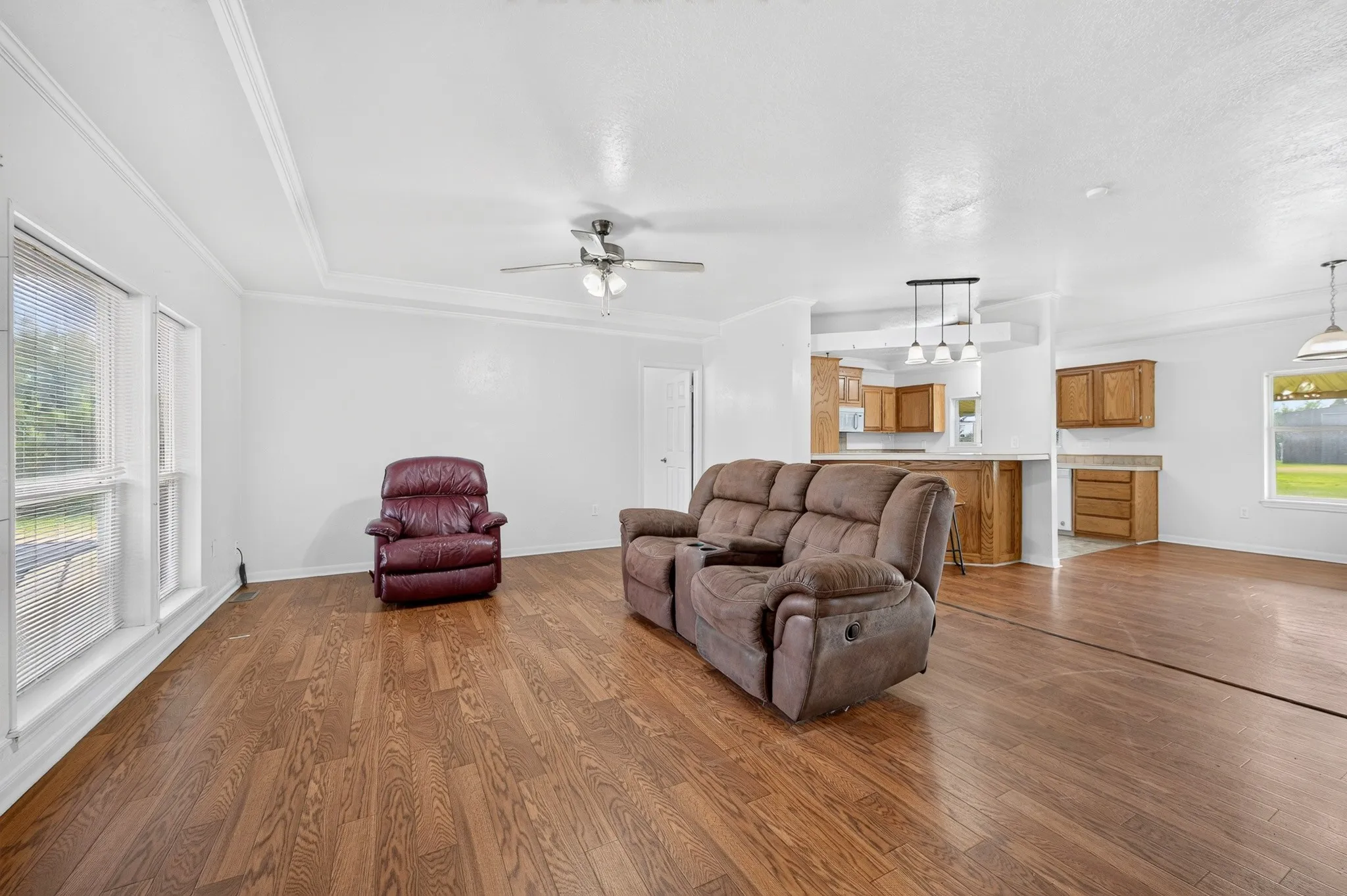 Mobile Home For Sale in Fannin County , 923 County Road 2415, Honey Grove, Texas 75446, 4 Bedroom, 2 Bathroom, 4 Garage spaces, 2,560 Sqft, built in 2004, mls#21338215, Real Estate Agent in Honey Grove, Homes For Sale in Fannin county, Homes For Sale in Honey Grove, Realtor in Honey Grove Texas, Real Estate Brokerage Independent Realty Texas, Luminita Cordes Realtor