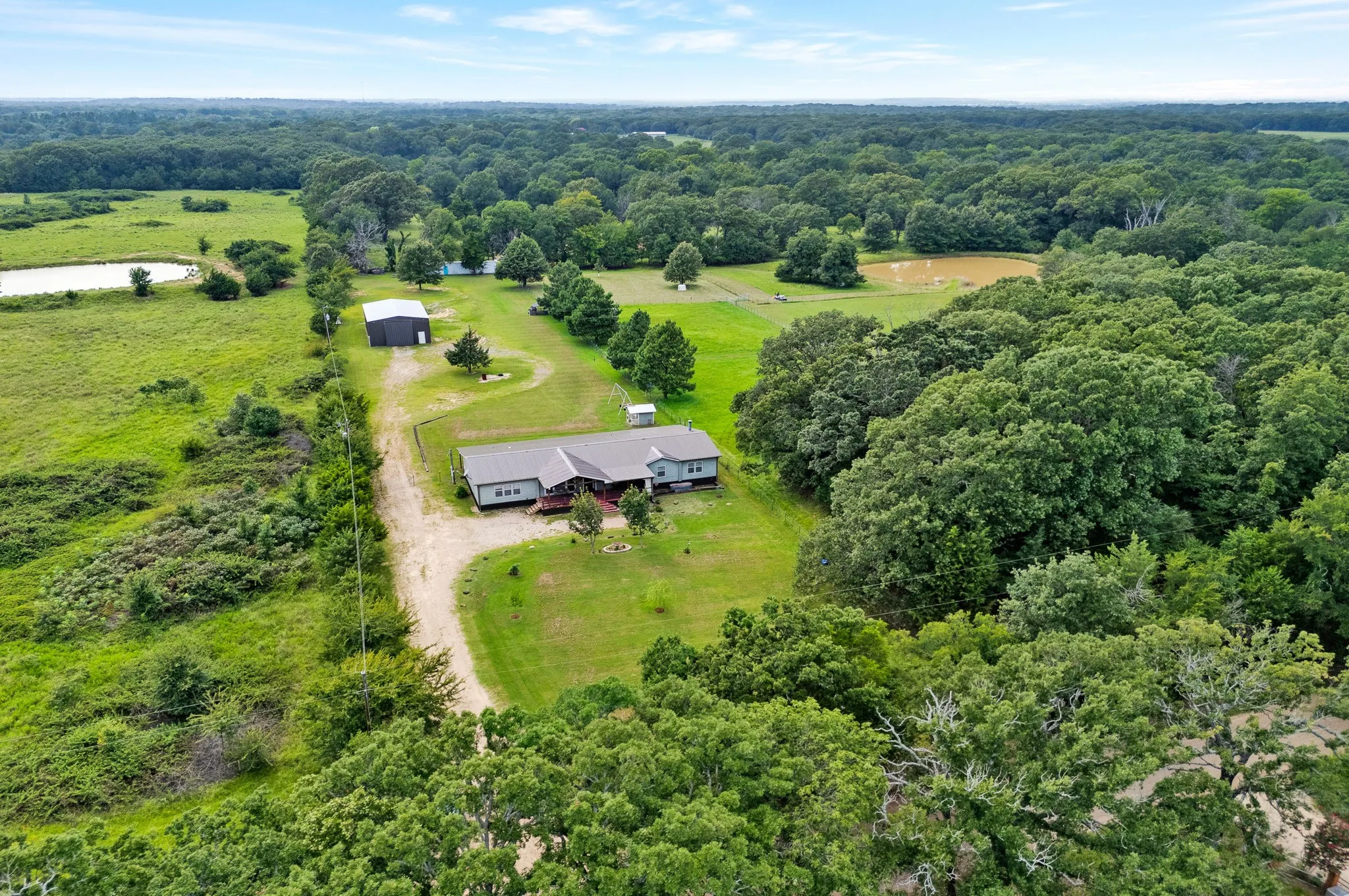 Mobile Home For Sale in Fannin County , 923 County Road 2415, Honey Grove, Texas 75446, 4 Bedroom, 2 Bathroom, 4 Garage spaces, 2,560 Sqft, built in 2004, mls#21338215, Real Estate Agent in Honey Grove, Homes For Sale in Fannin county, Homes For Sale in Honey Grove, Realtor in Honey Grove Texas, Real Estate Brokerage Independent Realty Texas, Luminita Cordes Realtor