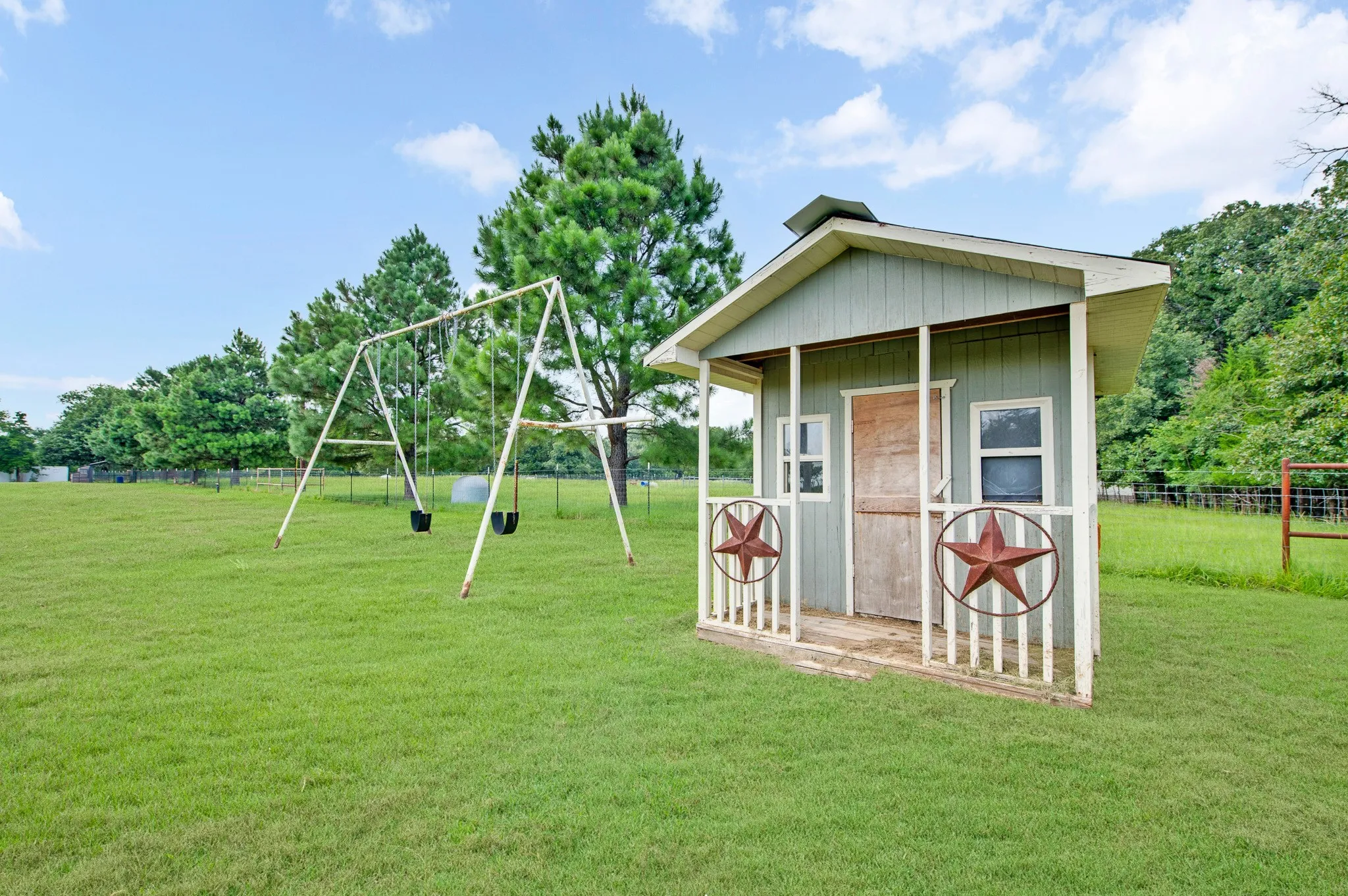 Mobile Home For Sale in Fannin County , 923 County Road 2415, Honey Grove, Texas 75446, 4 Bedroom, 2 Bathroom, 4 Garage spaces, 2,560 Sqft, built in 2004, mls#21338215, Real Estate Agent in Honey Grove, Homes For Sale in Fannin county, Homes For Sale in Honey Grove, Realtor in Honey Grove Texas, Real Estate Brokerage Independent Realty Texas, Luminita Cordes Realtor