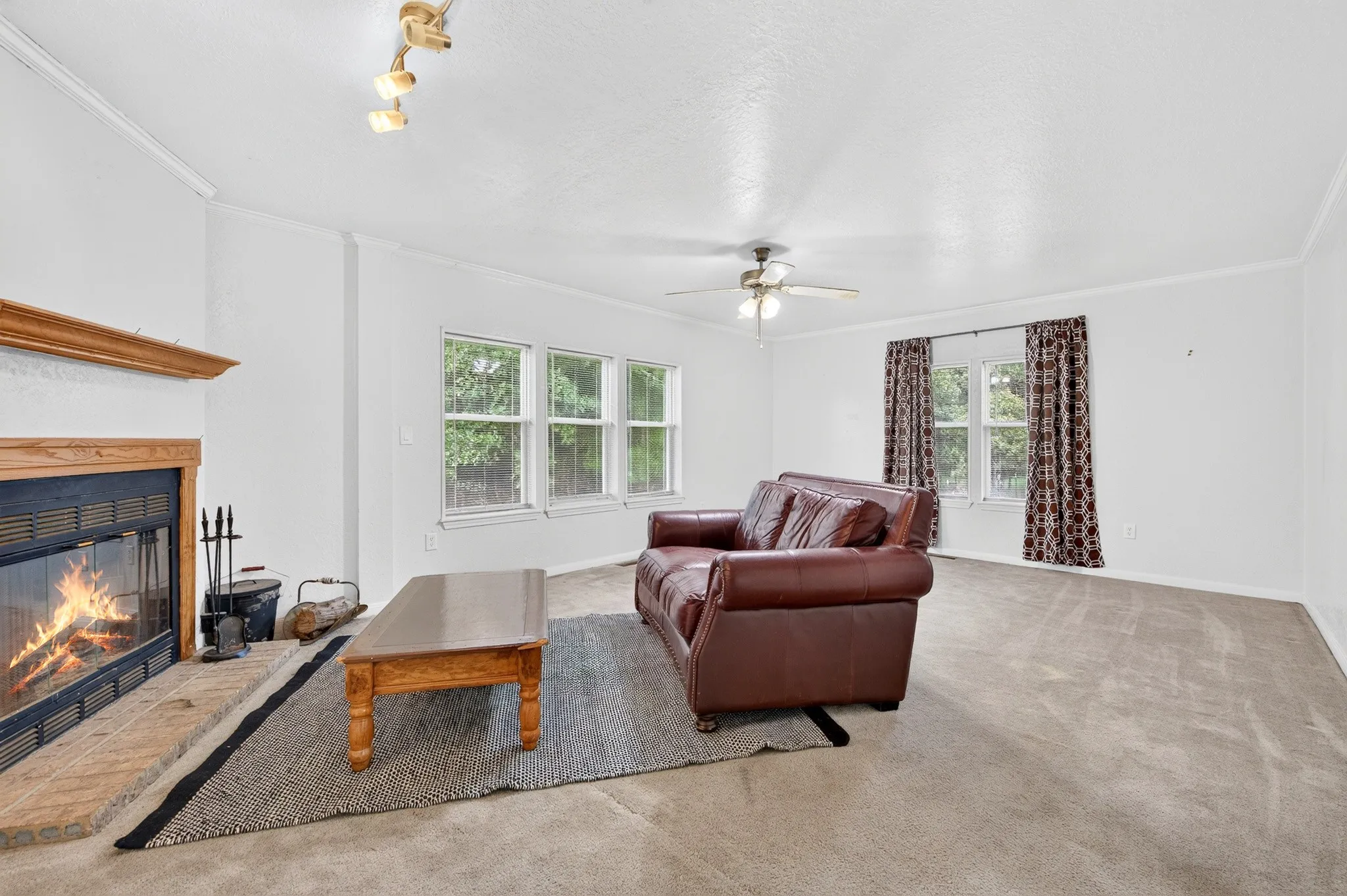 Mobile Home For Sale in Fannin County , 923 County Road 2415, Honey Grove, Texas 75446, 4 Bedroom, 2 Bathroom, 4 Garage spaces, 2,560 Sqft, built in 2004, mls#21338215, Real Estate Agent in Honey Grove, Homes For Sale in Fannin county, Homes For Sale in Honey Grove, Realtor in Honey Grove Texas, Real Estate Brokerage Independent Realty Texas, Luminita Cordes Realtor