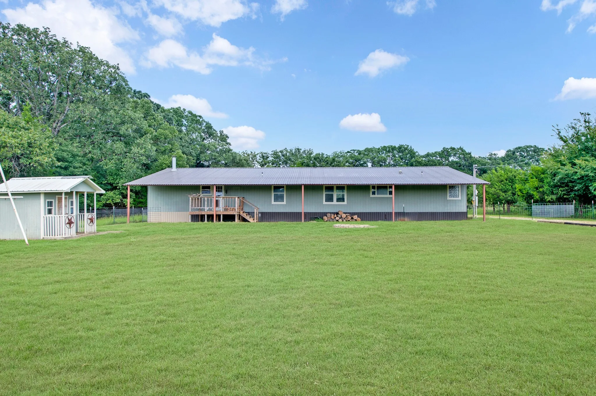 Mobile Home For Sale in Fannin County , 923 County Road 2415, Honey Grove, Texas 75446, 4 Bedroom, 2 Bathroom, 4 Garage spaces, 2,560 Sqft, built in 2004, mls#21338215, Real Estate Agent in Honey Grove, Homes For Sale in Fannin county, Homes For Sale in Honey Grove, Realtor in Honey Grove Texas, Real Estate Brokerage Independent Realty Texas, Luminita Cordes Realtor