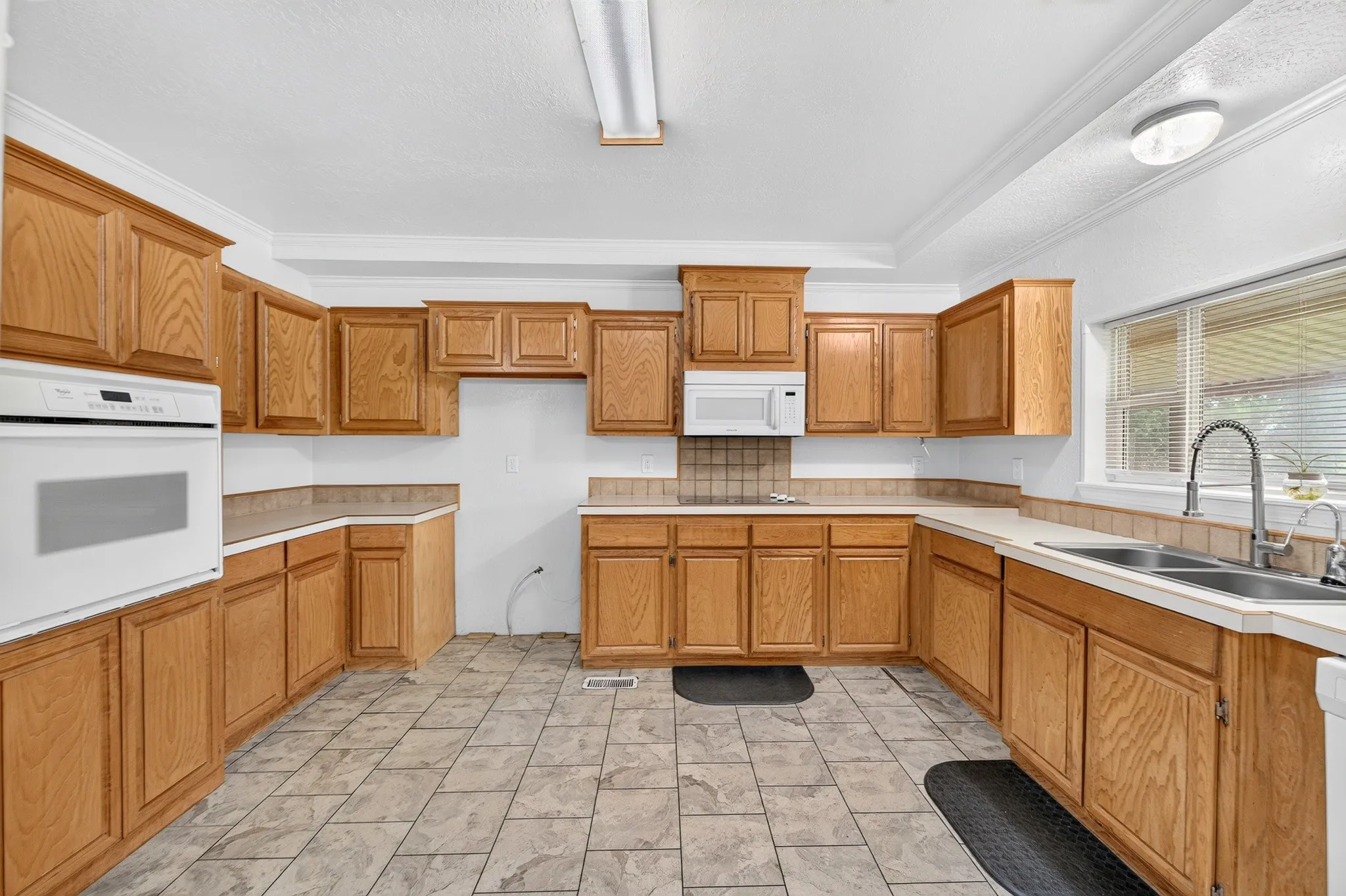 Mobile Home For Sale in Fannin County , 923 County Road 2415, Honey Grove, Texas 75446, 4 Bedroom, 2 Bathroom, 4 Garage spaces, 2,560 Sqft, built in 2004, mls#21338215, Real Estate Agent in Honey Grove, Homes For Sale in Fannin county, Homes For Sale in Honey Grove, Realtor in Honey Grove Texas, Real Estate Brokerage Independent Realty Texas, Luminita Cordes Realtor