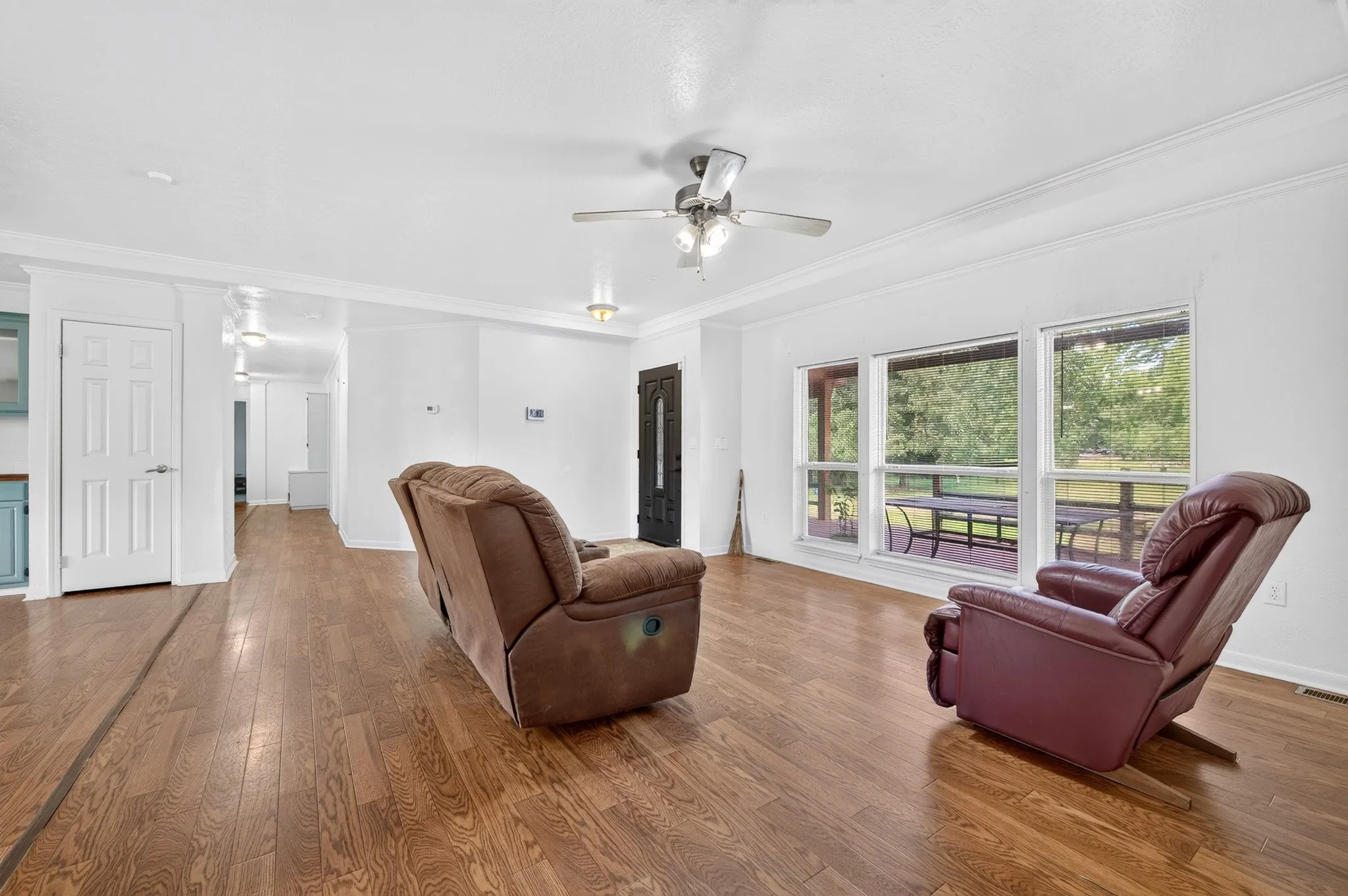 Mobile Home For Sale in Fannin County , 923 County Road 2415, Honey Grove, Texas 75446, 4 Bedroom, 2 Bathroom, 4 Garage spaces, 2,560 Sqft, built in 2004, mls#21338215, Real Estate Agent in Honey Grove, Homes For Sale in Fannin county, Homes For Sale in Honey Grove, Realtor in Honey Grove Texas, Real Estate Brokerage Independent Realty Texas, Luminita Cordes Realtor