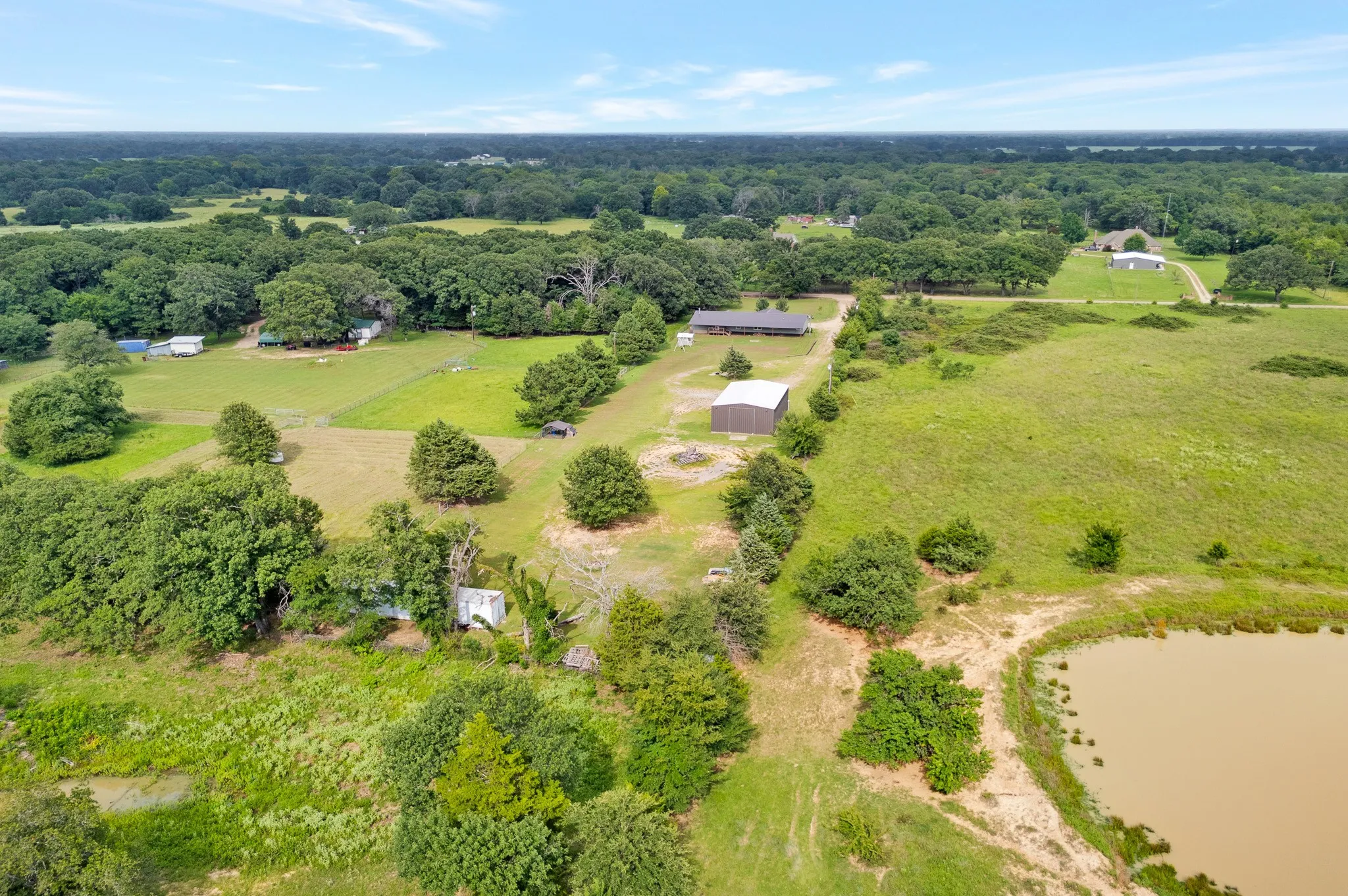 Mobile Home For Sale in Fannin County , 923 County Road 2415, Honey Grove, Texas 75446, 4 Bedroom, 2 Bathroom, 4 Garage spaces, 2,560 Sqft, built in 2004, mls#21338215, Real Estate Agent in Honey Grove, Homes For Sale in Fannin county, Homes For Sale in Honey Grove, Realtor in Honey Grove Texas, Real Estate Brokerage Independent Realty Texas, Luminita Cordes Realtor