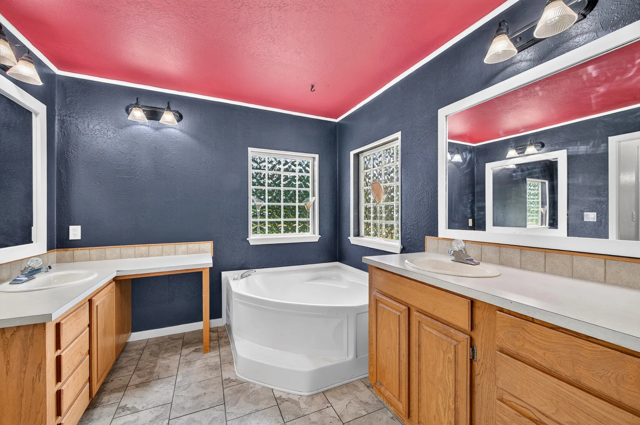 Mobile Home For Sale in Fannin County , 923 County Road 2415, Honey Grove, Texas 75446, 4 Bedroom, 2 Bathroom, 4 Garage spaces, 2,560 Sqft, built in 2004, mls#21338215, Real Estate Agent in Honey Grove, Homes For Sale in Fannin county, Homes For Sale in Honey Grove, Realtor in Honey Grove Texas, Real Estate Brokerage Independent Realty Texas, Luminita Cordes Realtor