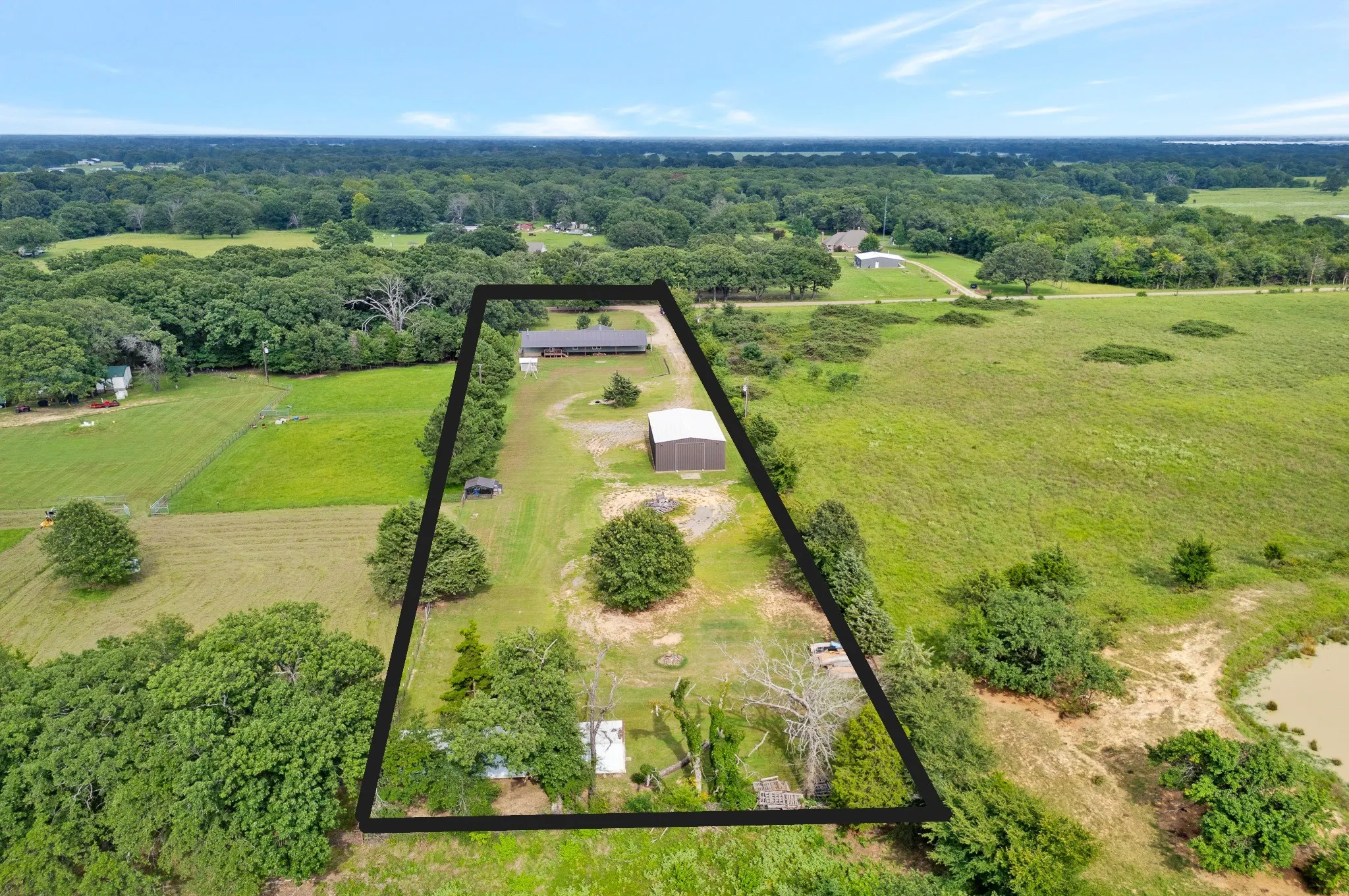 Mobile Home For Sale in Fannin County , 923 County Road 2415, Honey Grove, Texas 75446, 4 Bedroom, 2 Bathroom, 4 Garage spaces, 2,560 Sqft, built in 2004, mls#21338215, Real Estate Agent in Honey Grove, Homes For Sale in Fannin county, Homes For Sale in Honey Grove, Realtor in Honey Grove Texas, Real Estate Brokerage Independent Realty Texas, Luminita Cordes Realtor