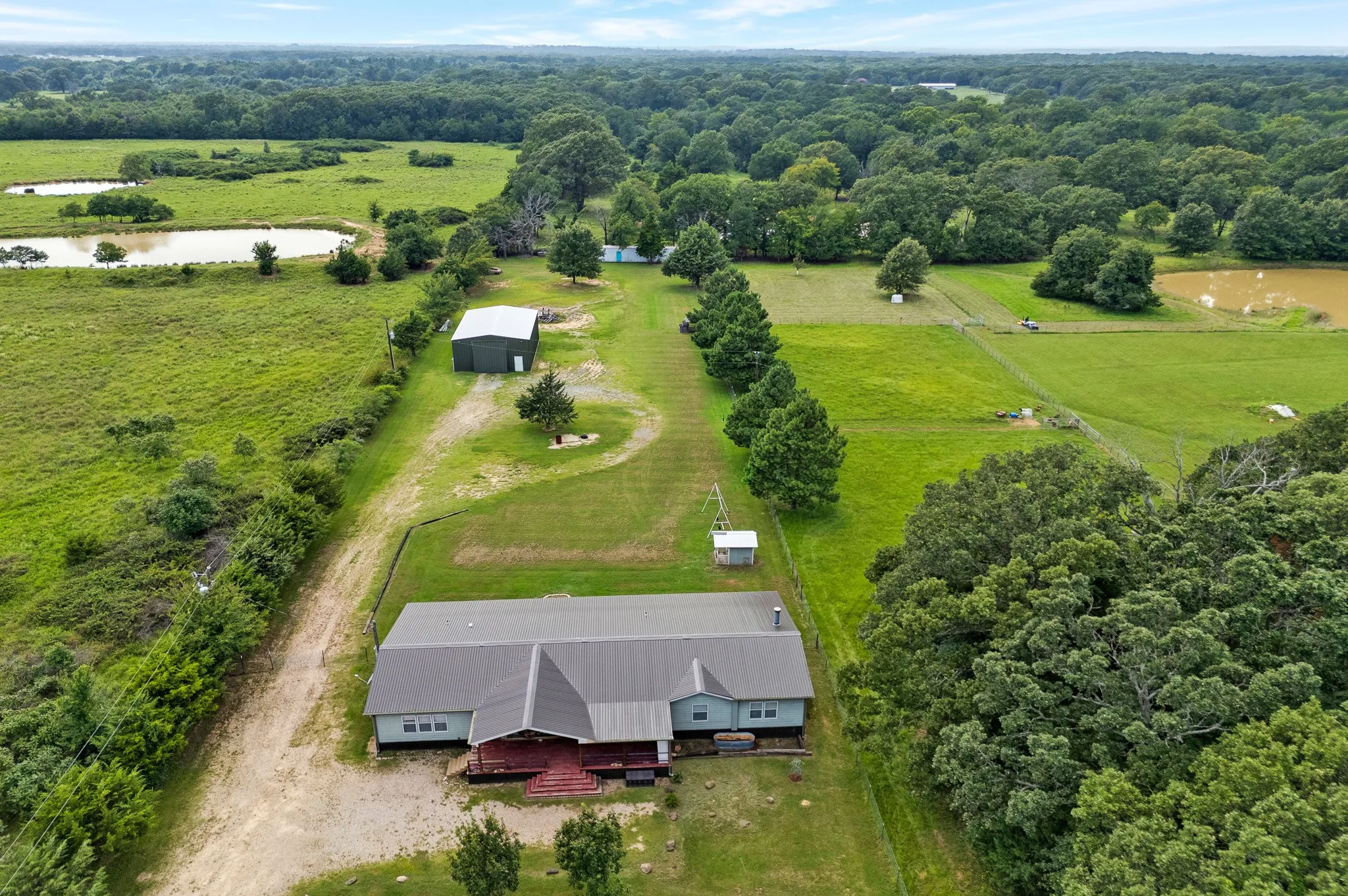 Mobile Home For Sale in Fannin County , 923 County Road 2415, Honey Grove, Texas 75446, 4 Bedroom, 2 Bathroom, 4 Garage spaces, 2,560 Sqft, built in 2004, mls#21338215, Real Estate Agent in Honey Grove, Homes For Sale in Fannin county, Homes For Sale in Honey Grove, Realtor in Honey Grove Texas, Real Estate Brokerage Independent Realty Texas, Luminita Cordes Realtor