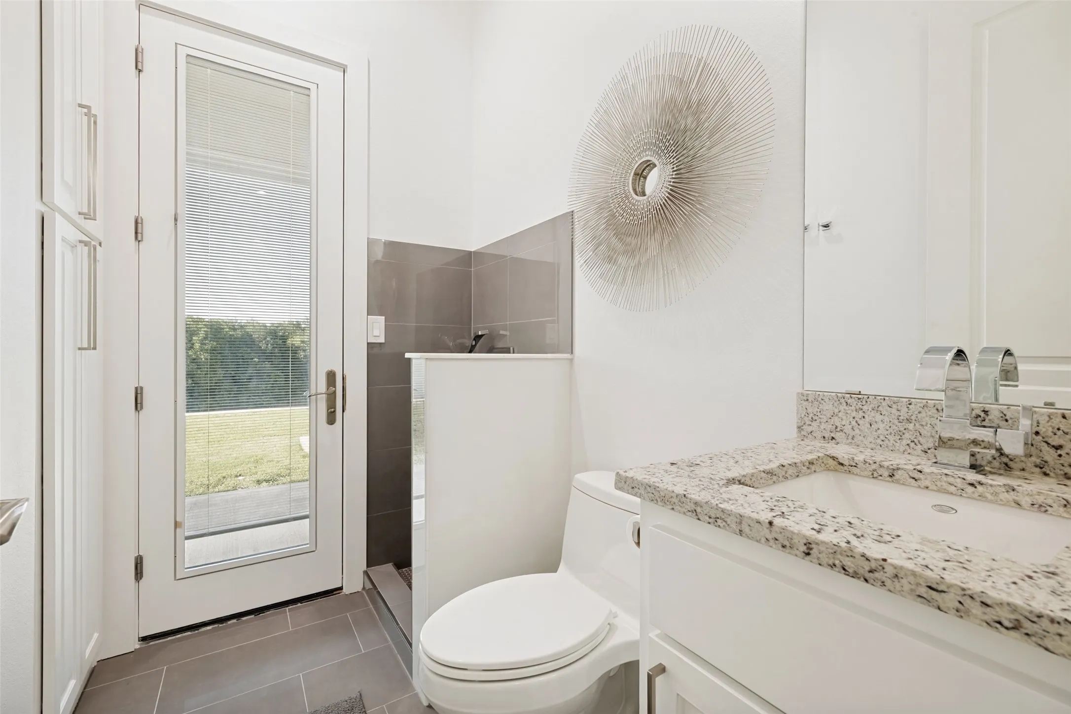 Half bath w/ dog wash