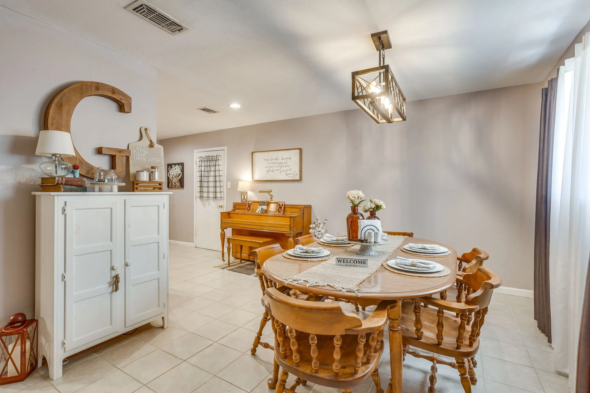 Single Family Residence For Sale in Johnson County , 312 Gardenia Court, Burleson, Texas 76028, 3 Bedroom, 2 Bathroom, 1 Garage spaces, 1,197 Sqft, built in 1966, mls#21337063, Real Estate Agent in Burleson, Homes For Sale in Johnson county, Homes For Sale in Burleson, Realtor in Burleson Texas, Real Estate Brokerage Independent Realty Texas, Luminita Cordes Realtor