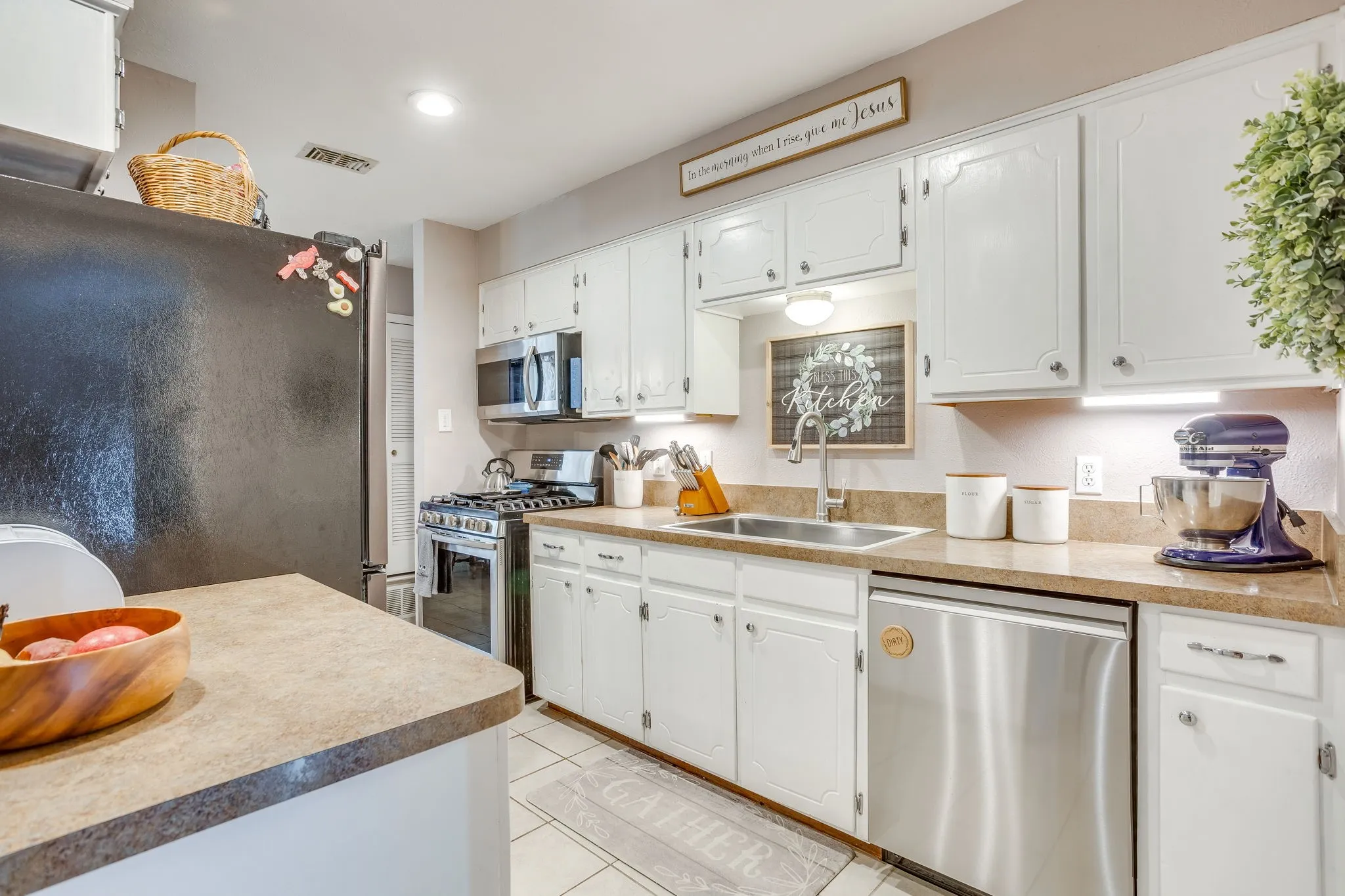 Single Family Residence For Sale in Johnson County , 312 Gardenia Court, Burleson, Texas 76028, 3 Bedroom, 2 Bathroom, 1 Garage spaces, 1,197 Sqft, built in 1966, mls#21337063, Real Estate Agent in Burleson, Homes For Sale in Johnson county, Homes For Sale in Burleson, Realtor in Burleson Texas, Real Estate Brokerage Independent Realty Texas, Luminita Cordes Realtor