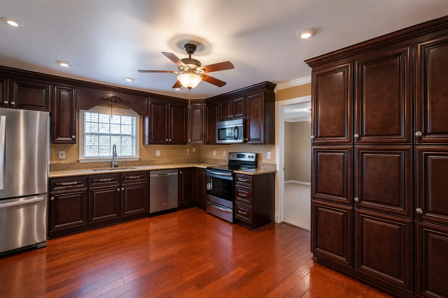 Single Family Residence For Sale in Fannin County , 909 N Main Street, Ector, Texas 75439, 3 Bedroom, 2 Bathroom, Garage spaces, 1,165 Sqft, built in 1920, mls#21338136, Real Estate Agent in Ector, Homes For Sale in Fannin county, Homes For Sale in Ector, Realtor in Ector Texas, Real Estate Brokerage Independent Realty Texas, Luminita Cordes Realtor