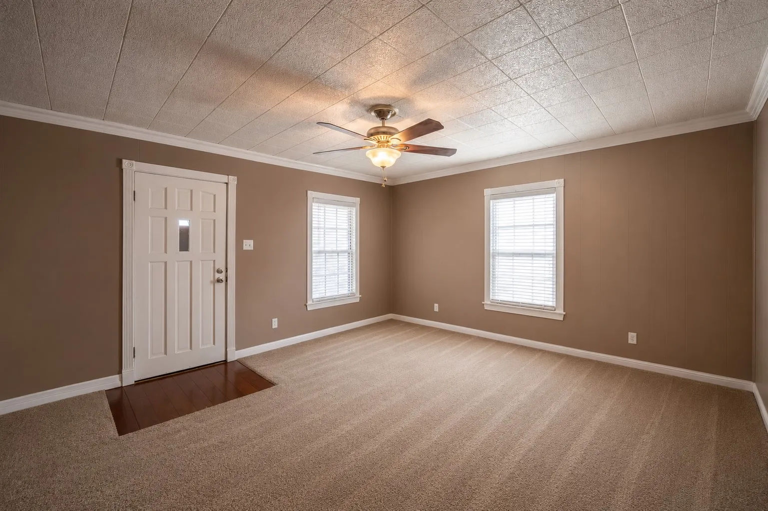 Single Family Residence For Sale in Fannin County , 909 N Main Street, Ector, Texas 75439, 3 Bedroom, 2 Bathroom, Garage spaces, 1,165 Sqft, built in 1920, mls#21338136, Real Estate Agent in Ector, Homes For Sale in Fannin county, Homes For Sale in Ector, Realtor in Ector Texas, Real Estate Brokerage Independent Realty Texas, Luminita Cordes Realtor