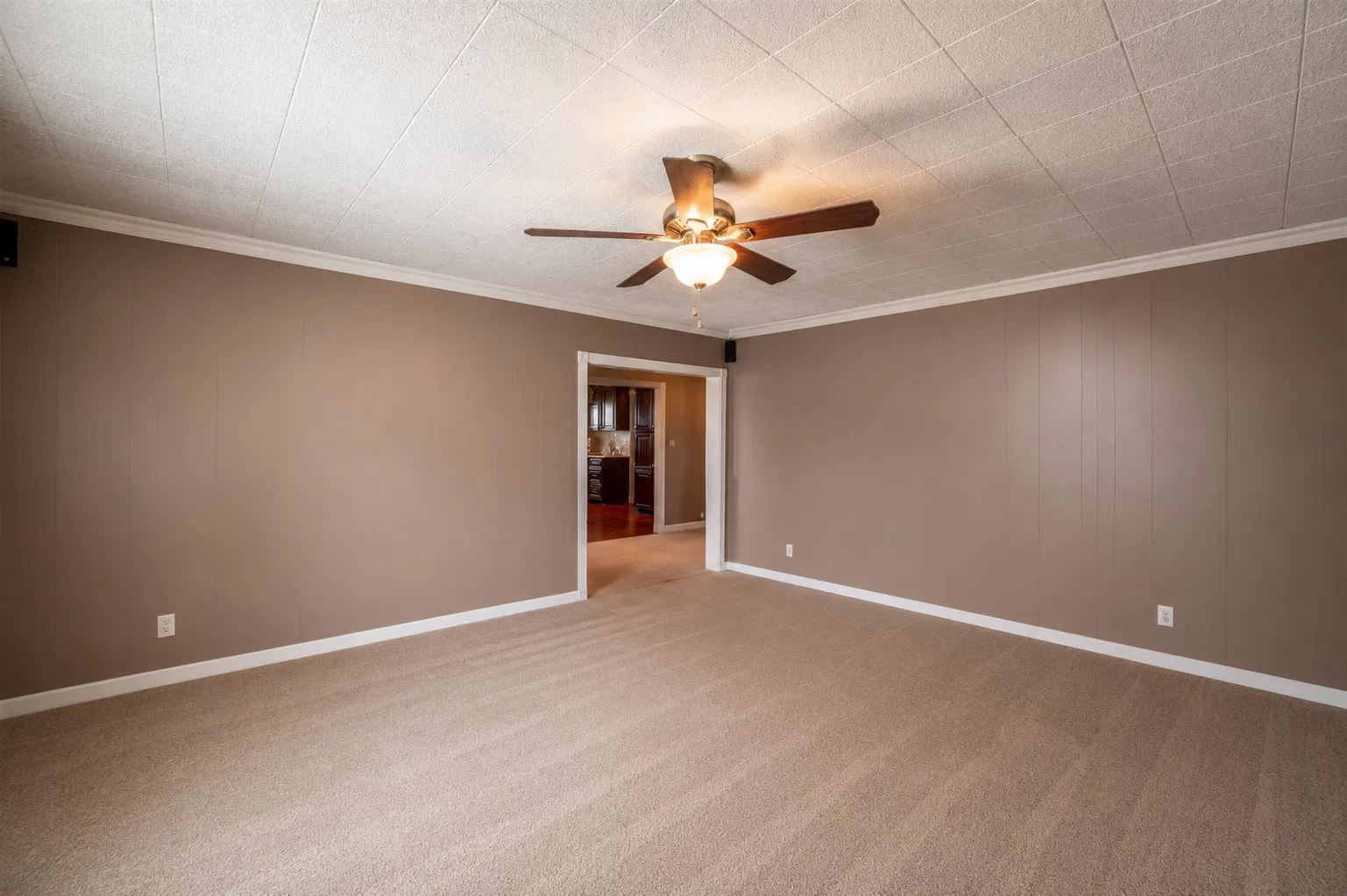 Single Family Residence For Sale in Fannin County , 909 N Main Street, Ector, Texas 75439, 3 Bedroom, 2 Bathroom, Garage spaces, 1,165 Sqft, built in 1920, mls#21338136, Real Estate Agent in Ector, Homes For Sale in Fannin county, Homes For Sale in Ector, Realtor in Ector Texas, Real Estate Brokerage Independent Realty Texas, Luminita Cordes Realtor