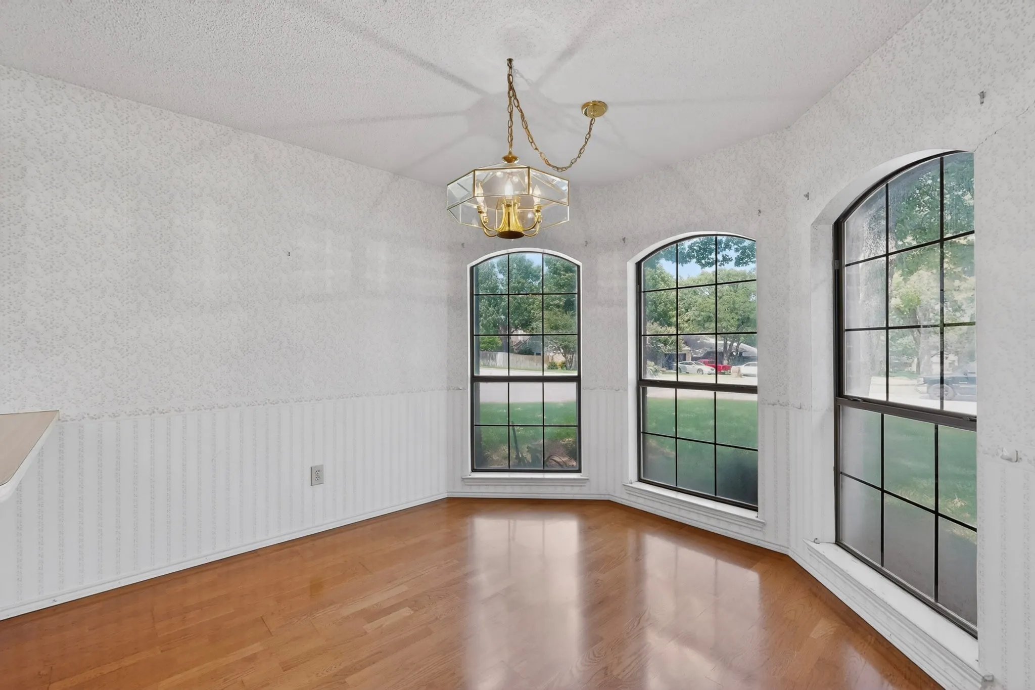 Single Family Residence For Rent in Tarrant County , 7517 Crosstimbers Lane, North Richland Hills, Texas 76182, 3 Bedroom, 2 Bathroom, 2 Garage spaces, 1,656 Sqft, built in 1986, mls#21333613, Real Estate Agent in North Richland Hills, Homes For Rent in Tarrant county, Homes For Rent in North Richland Hills, Realtor in North Richland Hills Texas, Real Estate Brokerage Independent Realty Texas, Luminita Cordes Realtor