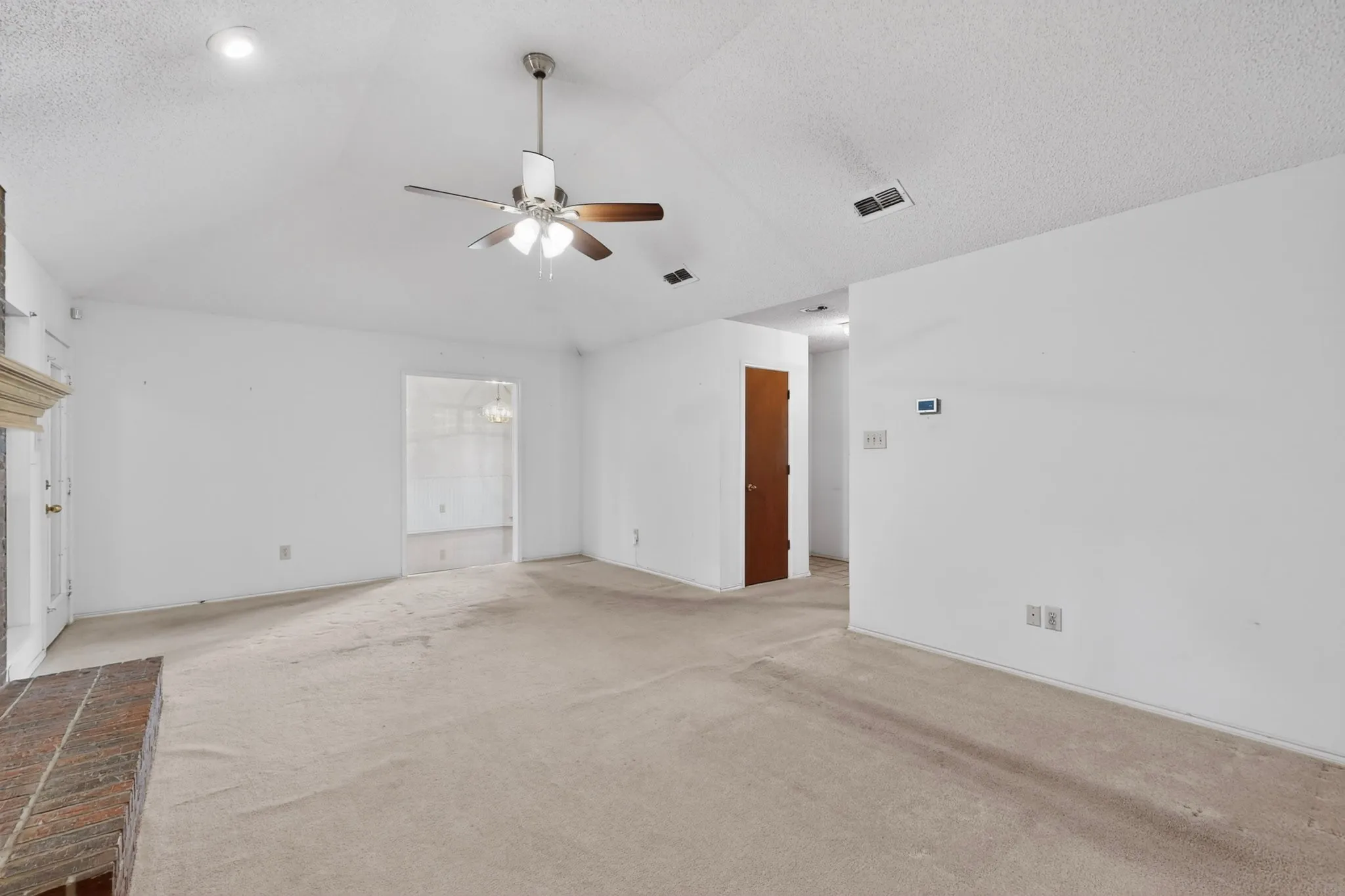 Single Family Residence For Rent in Tarrant County , 7517 Crosstimbers Lane, North Richland Hills, Texas 76182, 3 Bedroom, 2 Bathroom, 2 Garage spaces, 1,656 Sqft, built in 1986, mls#21333613, Real Estate Agent in North Richland Hills, Homes For Rent in Tarrant county, Homes For Rent in North Richland Hills, Realtor in North Richland Hills Texas, Real Estate Brokerage Independent Realty Texas, Luminita Cordes Realtor