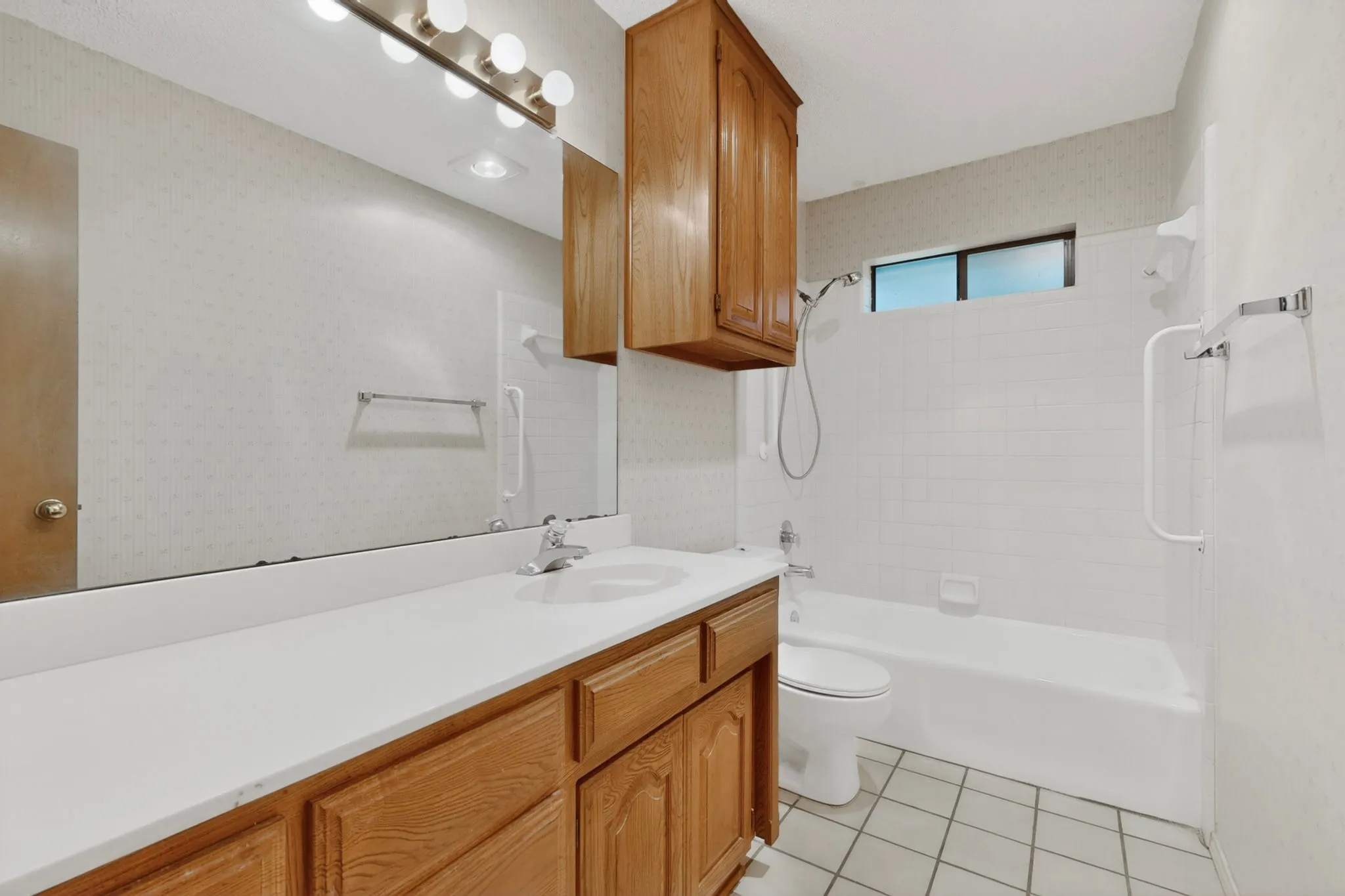 Single Family Residence For Rent in Tarrant County , 7517 Crosstimbers Lane, North Richland Hills, Texas 76182, 3 Bedroom, 2 Bathroom, 2 Garage spaces, 1,656 Sqft, built in 1986, mls#21333613, Real Estate Agent in North Richland Hills, Homes For Rent in Tarrant county, Homes For Rent in North Richland Hills, Realtor in North Richland Hills Texas, Real Estate Brokerage Independent Realty Texas, Luminita Cordes Realtor