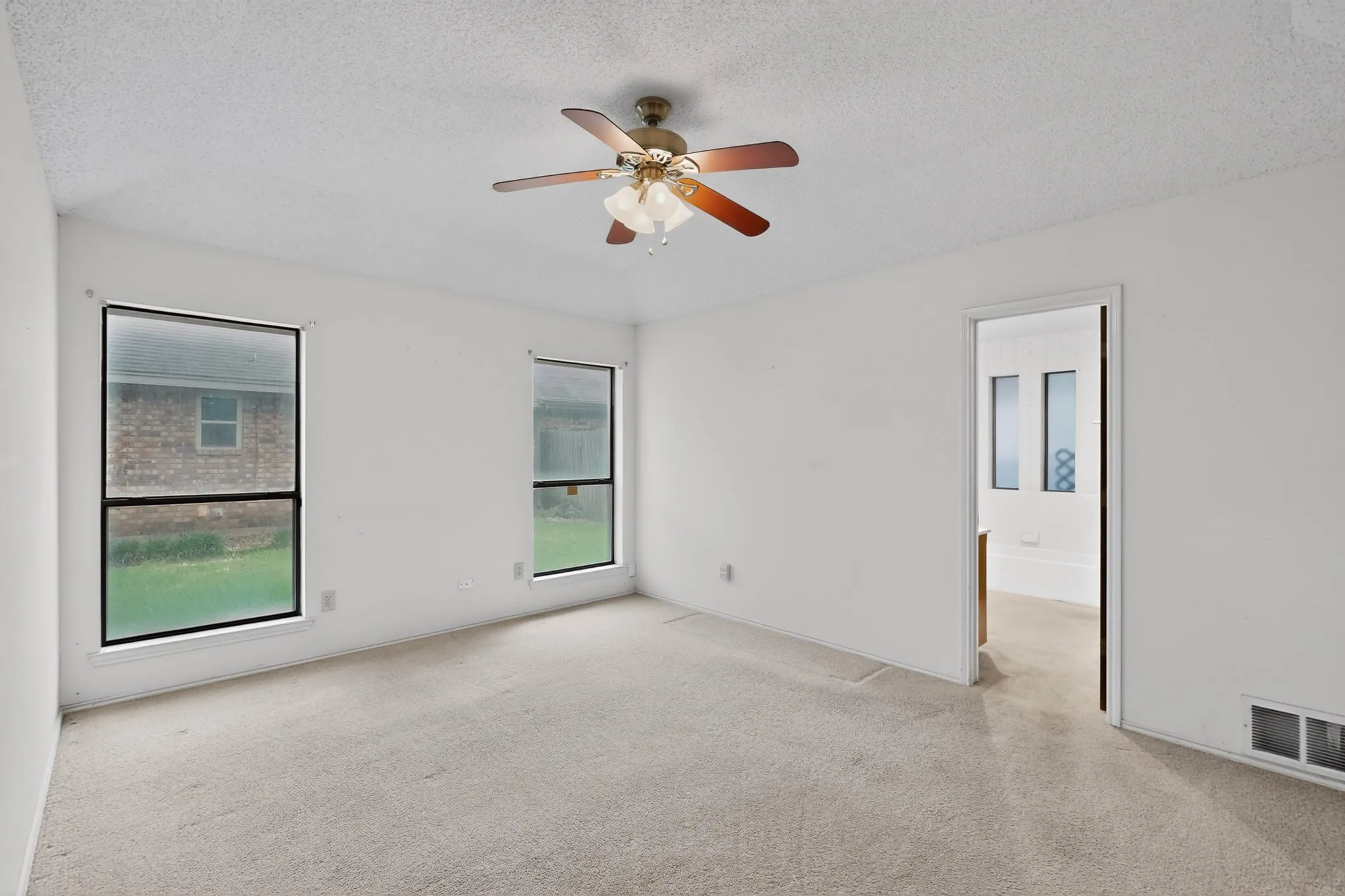 Single Family Residence For Rent in Tarrant County , 7517 Crosstimbers Lane, North Richland Hills, Texas 76182, 3 Bedroom, 2 Bathroom, 2 Garage spaces, 1,656 Sqft, built in 1986, mls#21333613, Real Estate Agent in North Richland Hills, Homes For Rent in Tarrant county, Homes For Rent in North Richland Hills, Realtor in North Richland Hills Texas, Real Estate Brokerage Independent Realty Texas, Luminita Cordes Realtor