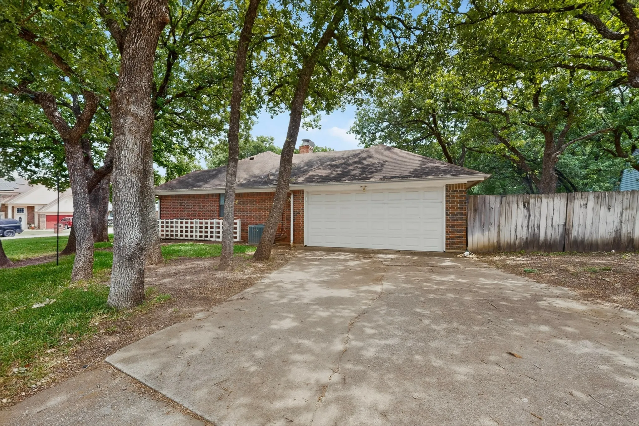 Single Family Residence For Rent in Tarrant County , 7517 Crosstimbers Lane, North Richland Hills, Texas 76182, 3 Bedroom, 2 Bathroom, 2 Garage spaces, 1,656 Sqft, built in 1986, mls#21333613, Real Estate Agent in North Richland Hills, Homes For Rent in Tarrant county, Homes For Rent in North Richland Hills, Realtor in North Richland Hills Texas, Real Estate Brokerage Independent Realty Texas, Luminita Cordes Realtor