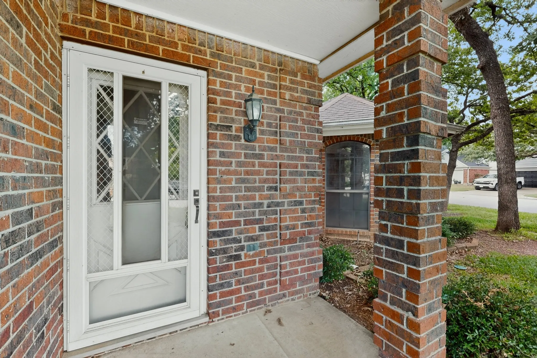 Single Family Residence For Rent in Tarrant County , 7517 Crosstimbers Lane, North Richland Hills, Texas 76182, 3 Bedroom, 2 Bathroom, 2 Garage spaces, 1,656 Sqft, built in 1986, mls#21333613, Real Estate Agent in North Richland Hills, Homes For Rent in Tarrant county, Homes For Rent in North Richland Hills, Realtor in North Richland Hills Texas, Real Estate Brokerage Independent Realty Texas, Luminita Cordes Realtor