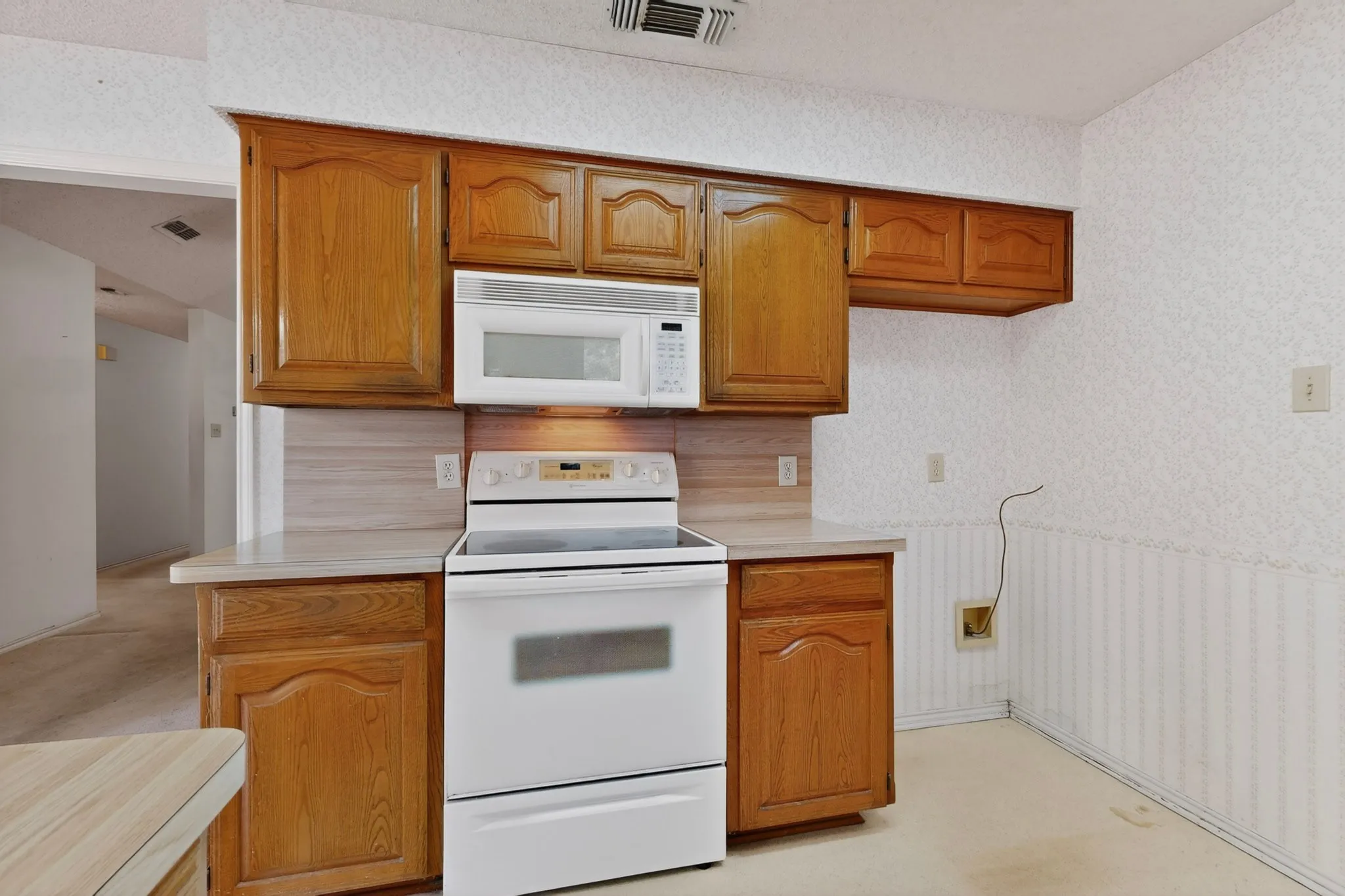 Single Family Residence For Rent in Tarrant County , 7517 Crosstimbers Lane, North Richland Hills, Texas 76182, 3 Bedroom, 2 Bathroom, 2 Garage spaces, 1,656 Sqft, built in 1986, mls#21333613, Real Estate Agent in North Richland Hills, Homes For Rent in Tarrant county, Homes For Rent in North Richland Hills, Realtor in North Richland Hills Texas, Real Estate Brokerage Independent Realty Texas, Luminita Cordes Realtor