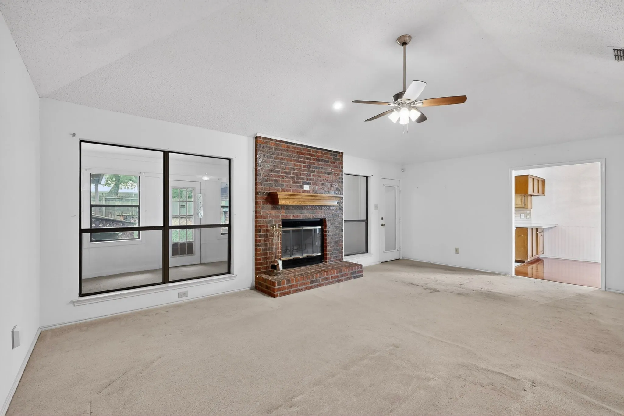 Single Family Residence For Rent in Tarrant County , 7517 Crosstimbers Lane, North Richland Hills, Texas 76182, 3 Bedroom, 2 Bathroom, 2 Garage spaces, 1,656 Sqft, built in 1986, mls#21333613, Real Estate Agent in North Richland Hills, Homes For Rent in Tarrant county, Homes For Rent in North Richland Hills, Realtor in North Richland Hills Texas, Real Estate Brokerage Independent Realty Texas, Luminita Cordes Realtor