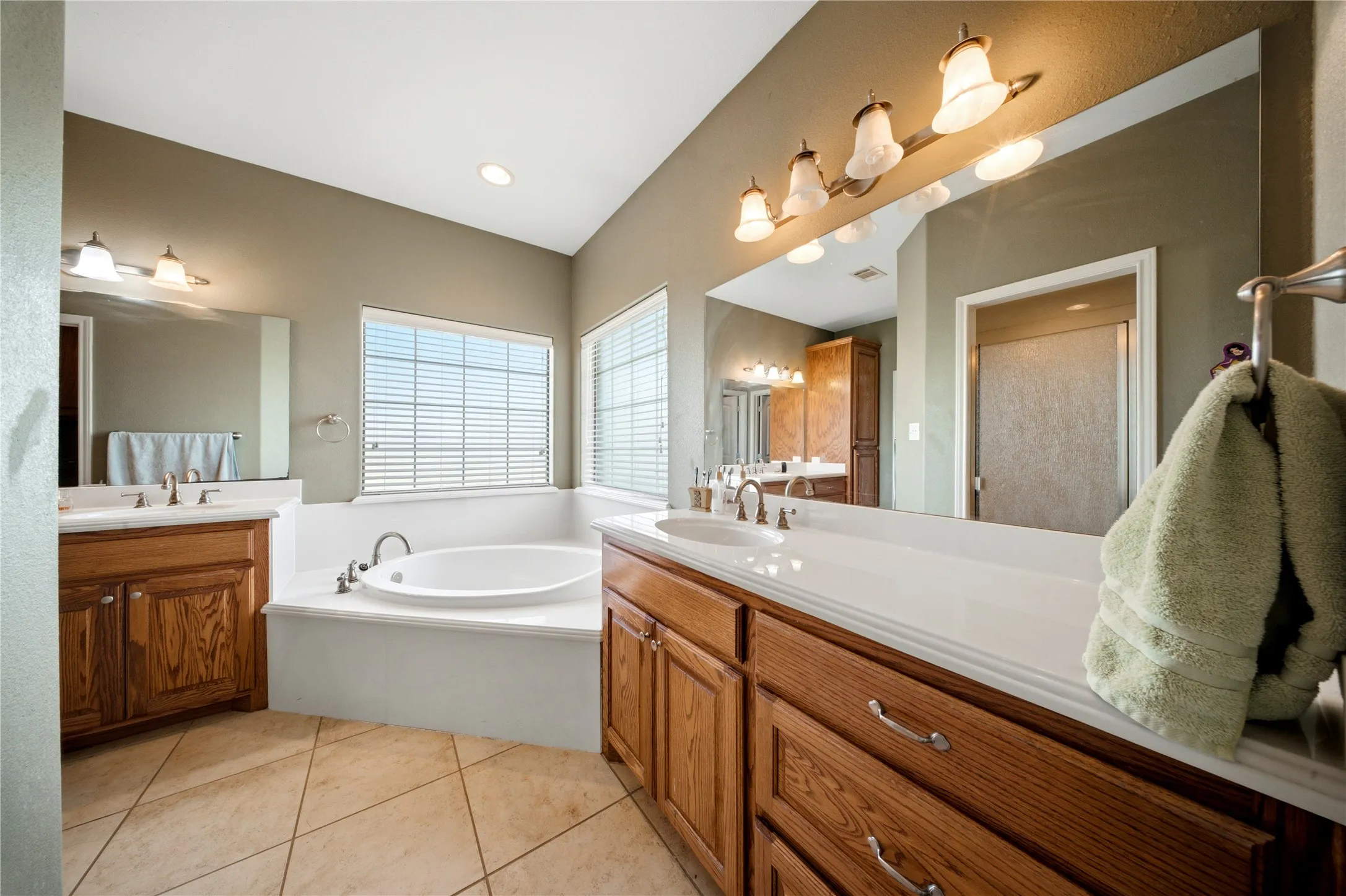 Single Family Residence For Sale in Cooke County , 783 County Road 121, Gainesville, Texas 76240, 4 Bedroom, 3 Bathroom, 2 Garage spaces, 2,266 Sqft, built in 2009, Price $1,250,000, mls#21332920, Real Estate Agent in Gainesville, Homes For Sale in Cooke county, Homes For Sale in Gainesville, Realtor in Gainesville Texas, Real Estate Brokerage Independent Realty Texas, Luminita Cordes Realtor
