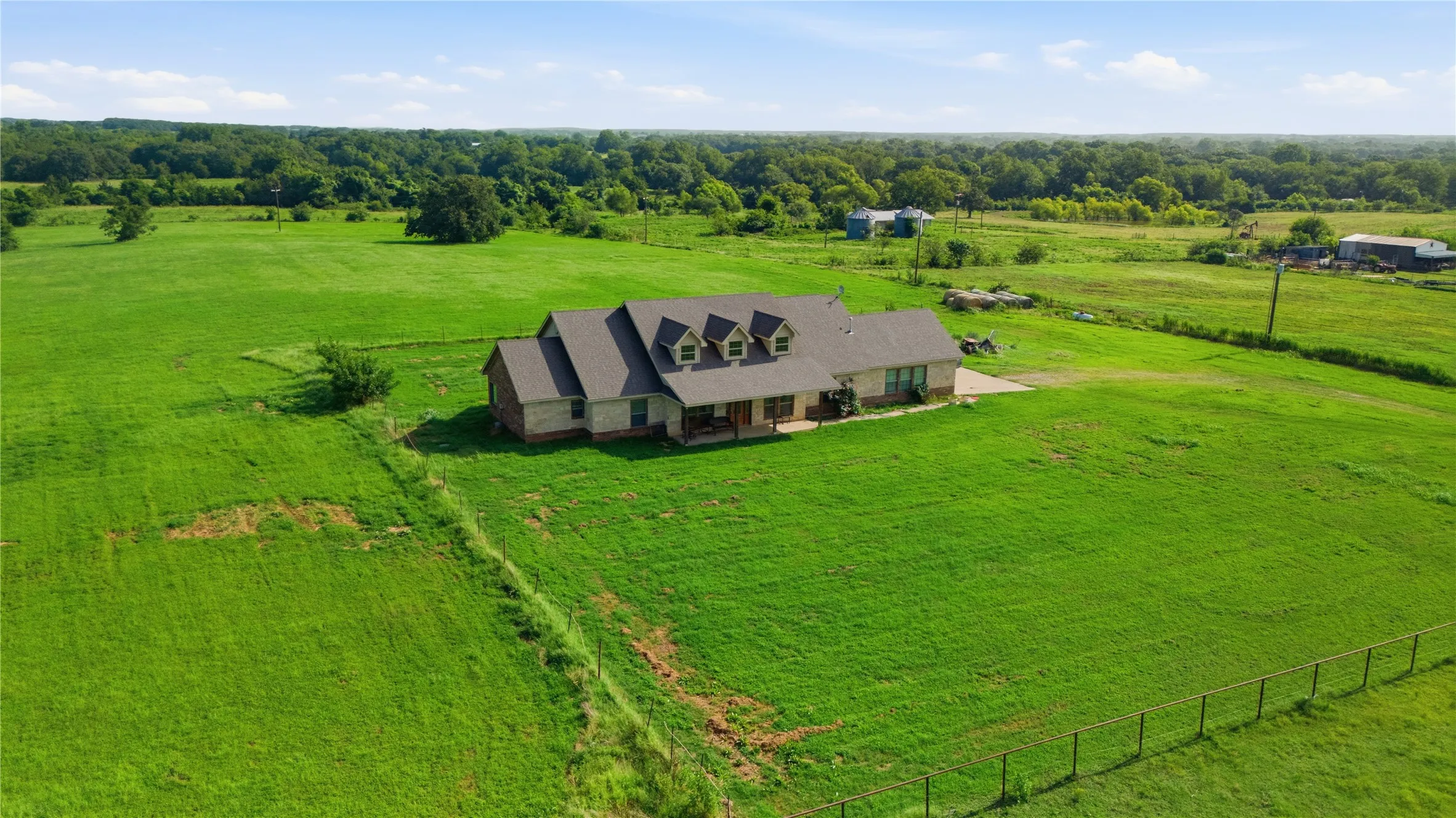 Single Family Residence For Sale in Cooke County , 783 County Road 121, Gainesville, Texas 76240, 4 Bedroom, 3 Bathroom, 2 Garage spaces, 2,266 Sqft, built in 2009, Price $1,250,000, mls#21332920, Real Estate Agent in Gainesville, Homes For Sale in Cooke county, Homes For Sale in Gainesville, Realtor in Gainesville Texas, Real Estate Brokerage Independent Realty Texas, Luminita Cordes Realtor