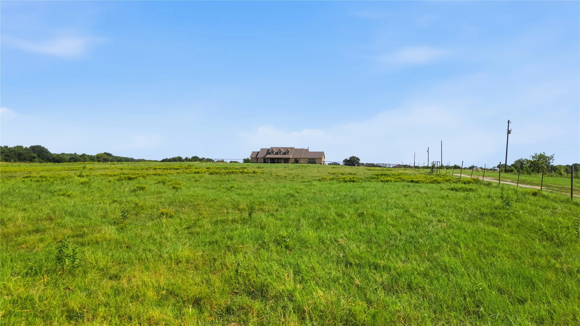 Single Family Residence For Sale in Cooke County , 783 County Road 121, Gainesville, Texas 76240, 4 Bedroom, 3 Bathroom, 2 Garage spaces, 2,266 Sqft, built in 2009, Price $1,250,000, mls#21332920, Real Estate Agent in Gainesville, Homes For Sale in Cooke county, Homes For Sale in Gainesville, Realtor in Gainesville Texas, Real Estate Brokerage Independent Realty Texas, Luminita Cordes Realtor