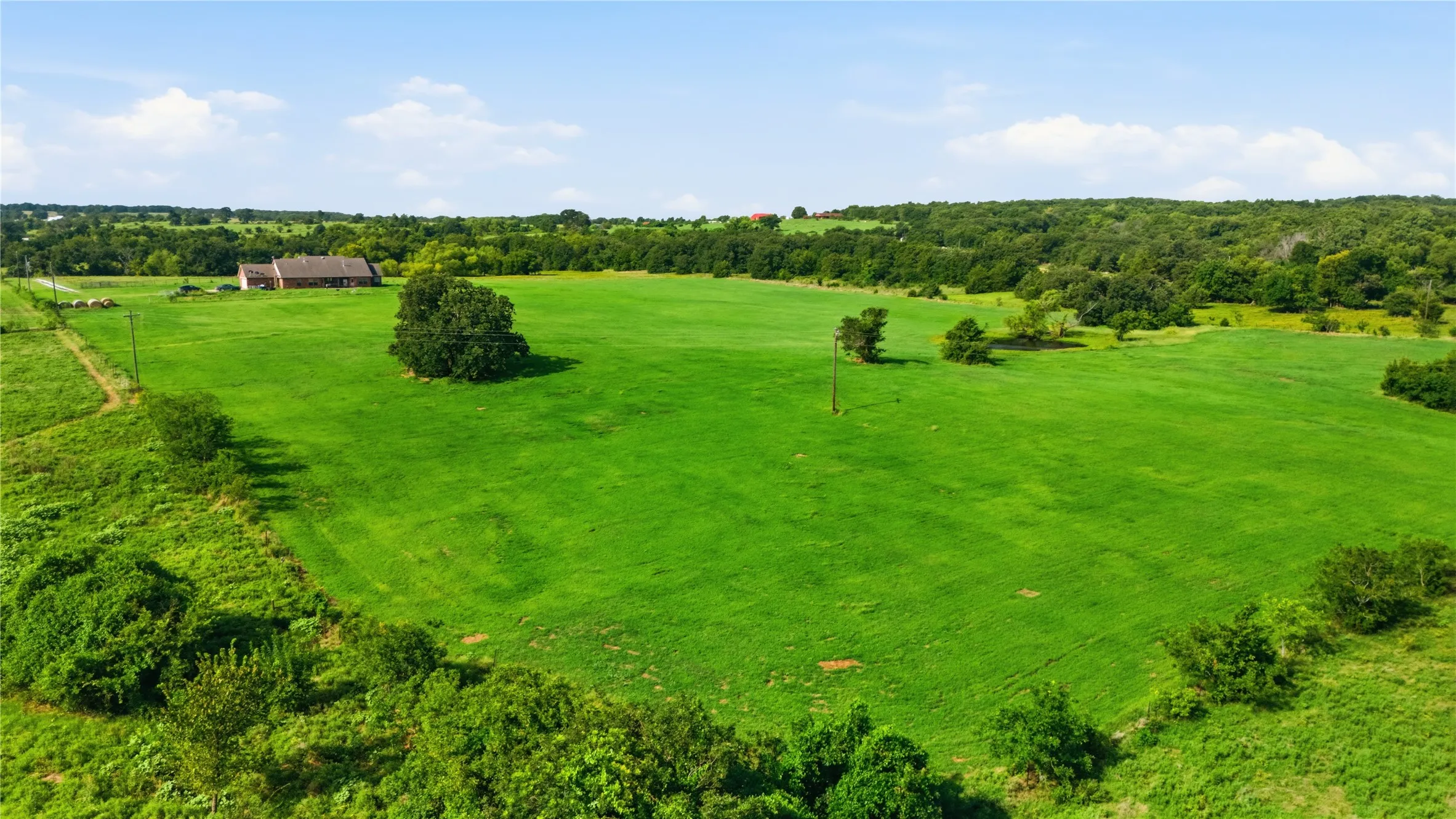 Single Family Residence For Sale in Cooke County , 783 County Road 121, Gainesville, Texas 76240, 4 Bedroom, 3 Bathroom, 2 Garage spaces, 2,266 Sqft, built in 2009, Price $1,250,000, mls#21332920, Real Estate Agent in Gainesville, Homes For Sale in Cooke county, Homes For Sale in Gainesville, Realtor in Gainesville Texas, Real Estate Brokerage Independent Realty Texas, Luminita Cordes Realtor
