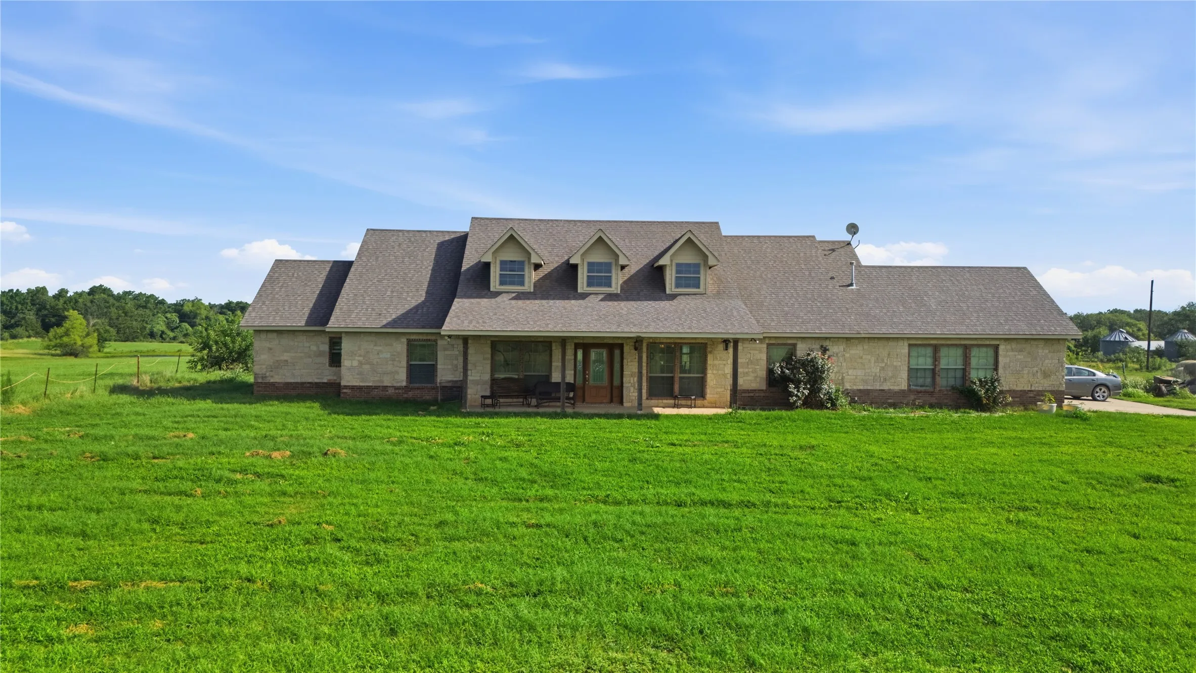 Single Family Residence For Sale in Cooke County , 783 County Road 121, Gainesville, Texas 76240, 4 Bedroom, 3 Bathroom, 2 Garage spaces, 2,266 Sqft, built in 2009, Price $1,250,000, mls#21332920, Real Estate Agent in Gainesville, Homes For Sale in Cooke county, Homes For Sale in Gainesville, Realtor in Gainesville Texas, Real Estate Brokerage Independent Realty Texas, Luminita Cordes Realtor