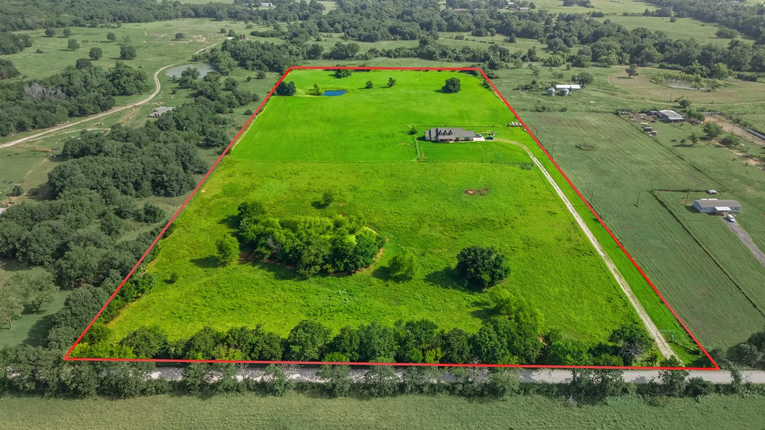 Single Family Residence For Sale in Cooke County , 783 County Road 121, Gainesville, Texas 76240, 4 Bedroom, 3 Bathroom, 2 Garage spaces, 2,266 Sqft, built in 2009, Price $1,250,000, mls#21332920, Real Estate Agent in Gainesville, Homes For Sale in Cooke county, Homes For Sale in Gainesville, Realtor in Gainesville Texas, Real Estate Brokerage Independent Realty Texas, Luminita Cordes Realtor