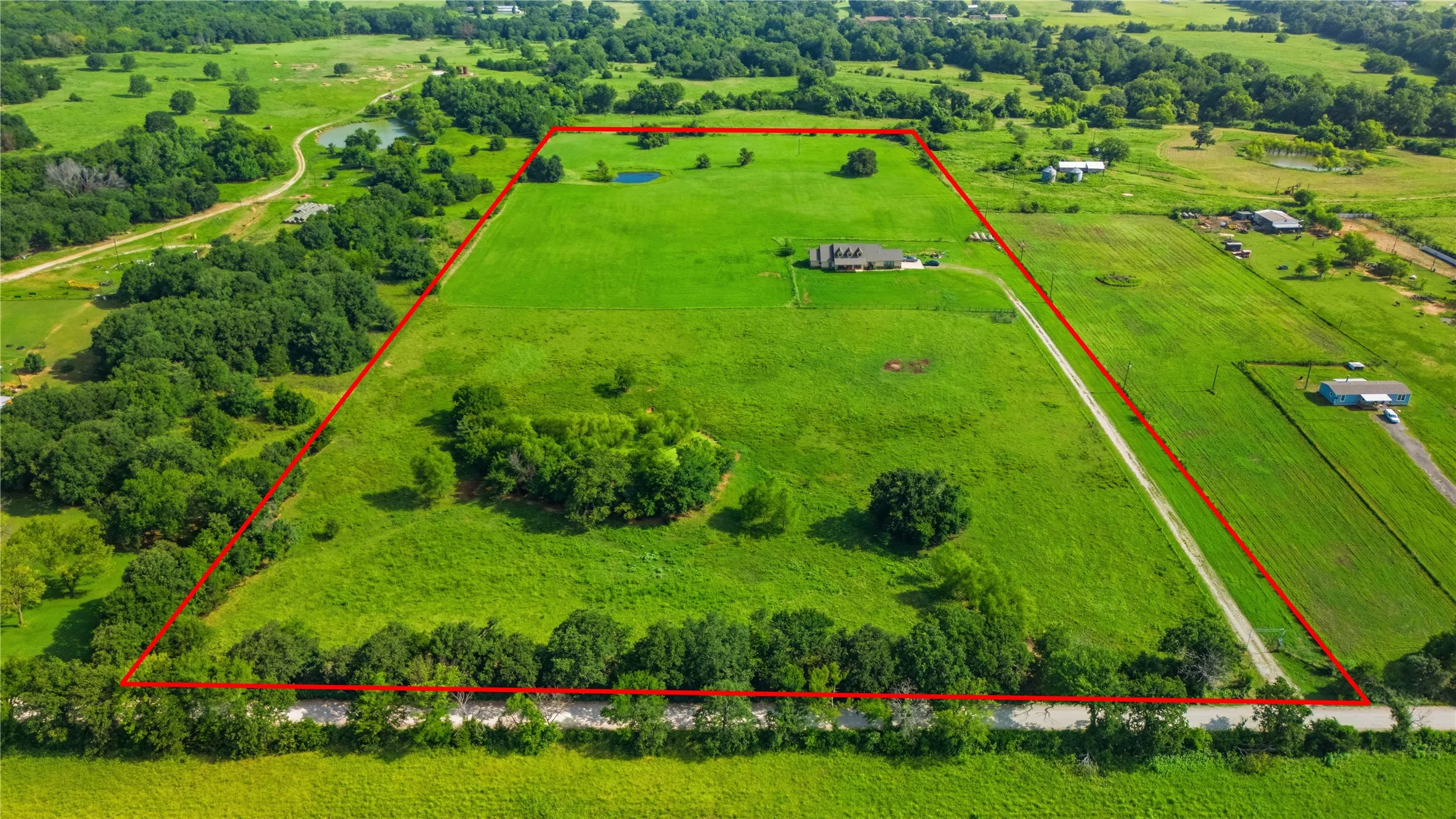 Single Family Residence For Sale in Cooke County , 783 County Road 121, Gainesville, Texas 76240, 4 Bedroom, 3 Bathroom, 2 Garage spaces, 2,266 Sqft, built in 2009, Price $1,250,000, mls#21332920, Real Estate Agent in Gainesville, Homes For Sale in Cooke county, Homes For Sale in Gainesville, Realtor in Gainesville Texas, Real Estate Brokerage Independent Realty Texas, Luminita Cordes Realtor