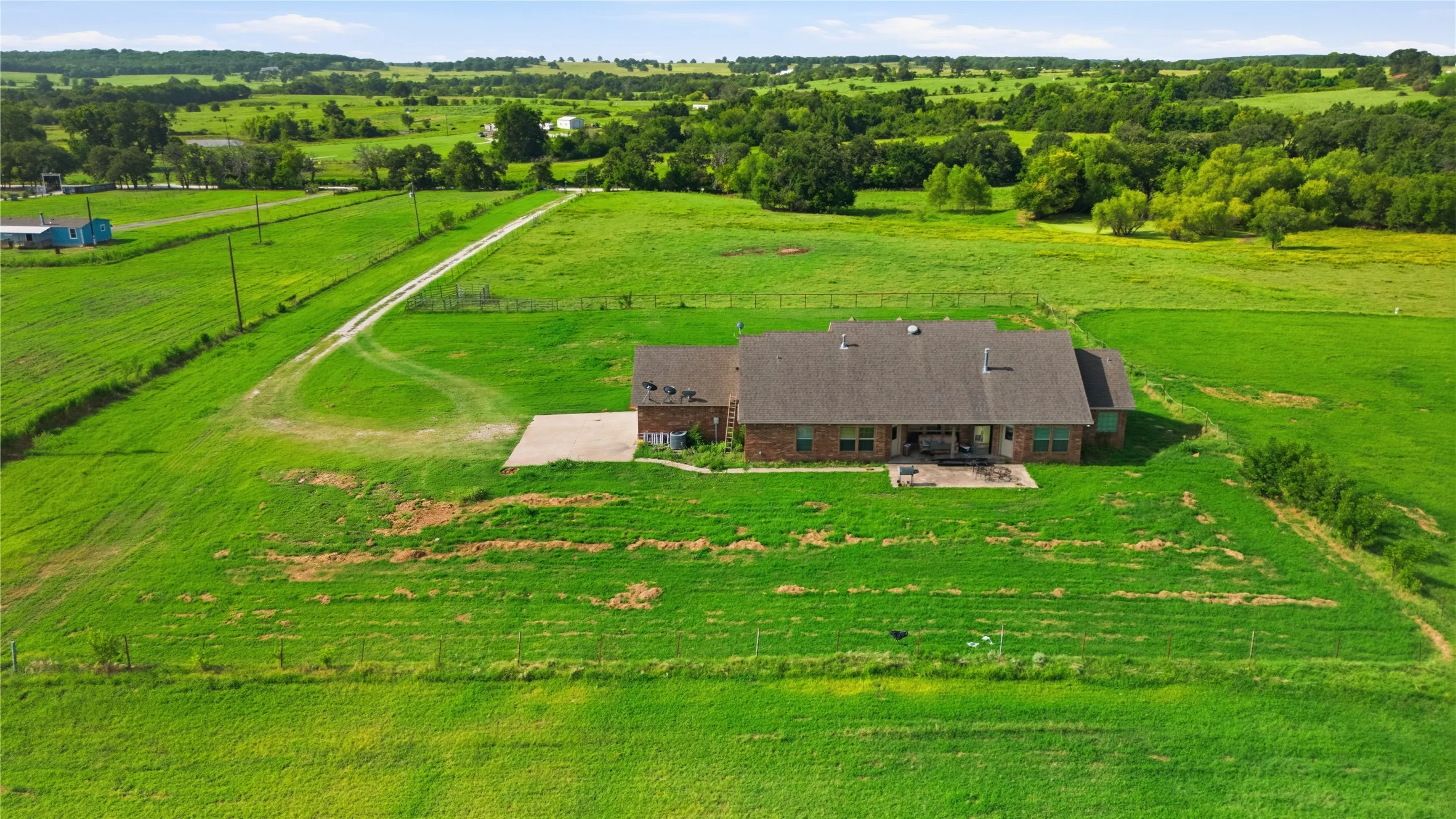 Single Family Residence For Sale in Cooke County , 783 County Road 121, Gainesville, Texas 76240, 4 Bedroom, 3 Bathroom, 2 Garage spaces, 2,266 Sqft, built in 2009, Price $1,250,000, mls#21332920, Real Estate Agent in Gainesville, Homes For Sale in Cooke county, Homes For Sale in Gainesville, Realtor in Gainesville Texas, Real Estate Brokerage Independent Realty Texas, Luminita Cordes Realtor