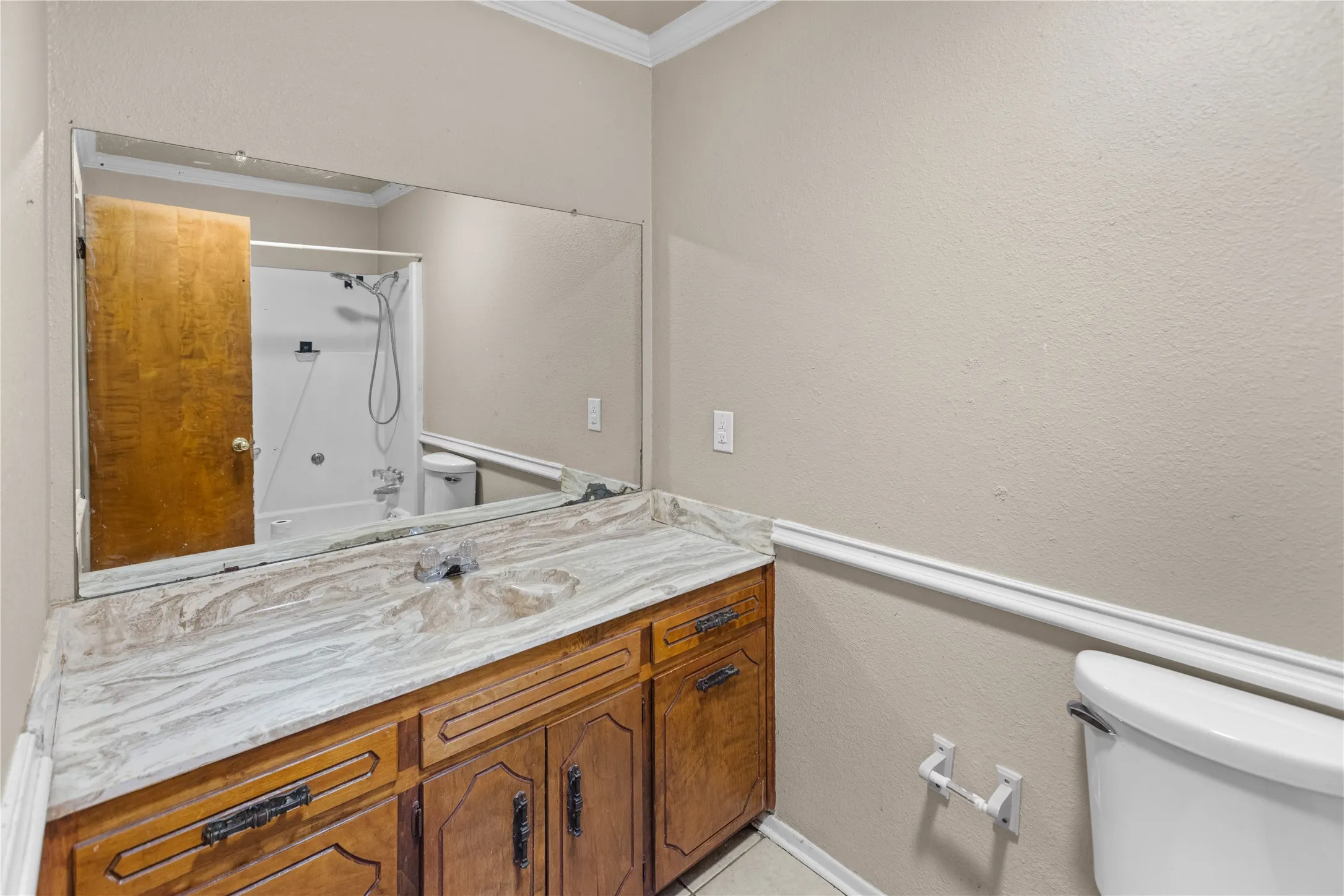 Single Family Residence For Sale in Grayson County , 1939 E Texas Street, Denison, Texas 75021, 3 Bedrooms, 3 Bathrooms, 2 Garage spaces, 1,942 Sqft, built in 1980, Price $275,000, mls#21338213, Real Estate Agent in Denison, Homes For Sale in Grayson county, Homes For Sale in Denison, Realtor in Denison Texas, Real Estate Brokerage Independent Realty Texas, Luminita Cordes Realtor