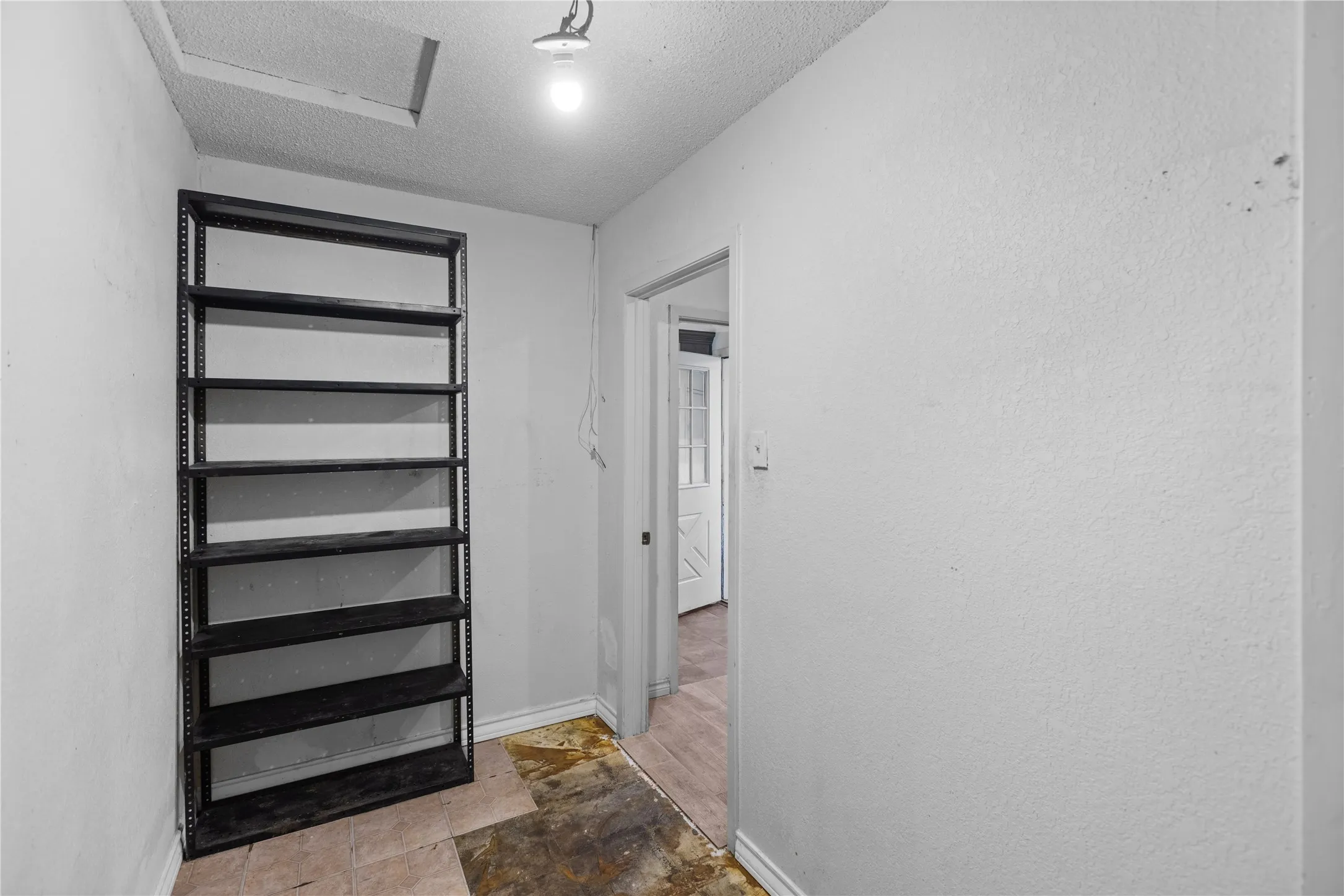 Single Family Residence For Sale in Grayson County , 1939 E Texas Street, Denison, Texas 75021, 3 Bedrooms, 3 Bathrooms, 2 Garage spaces, 1,942 Sqft, built in 1980, Price $275,000, mls#21338213, Real Estate Agent in Denison, Homes For Sale in Grayson county, Homes For Sale in Denison, Realtor in Denison Texas, Real Estate Brokerage Independent Realty Texas, Luminita Cordes Realtor